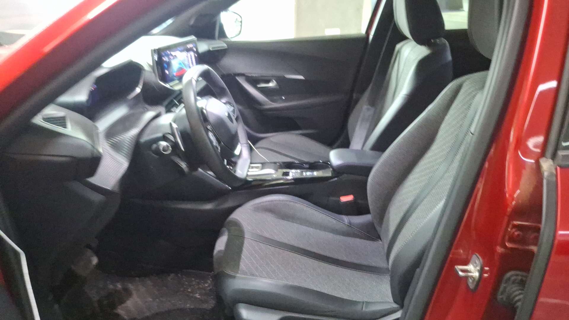 Peugeot 2008 — foto 13 de 16