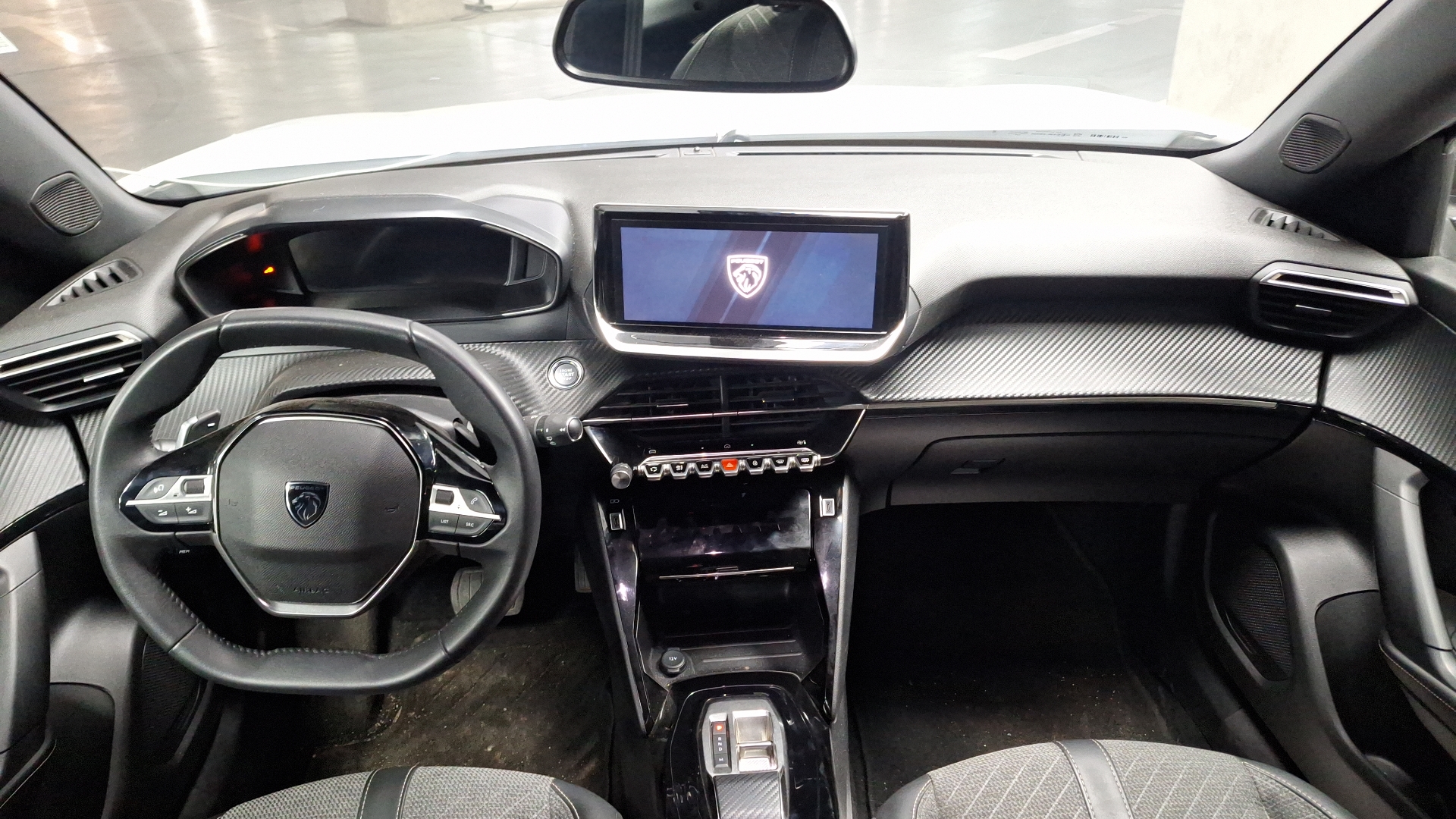 Peugeot 2008 — foto 6 de 15