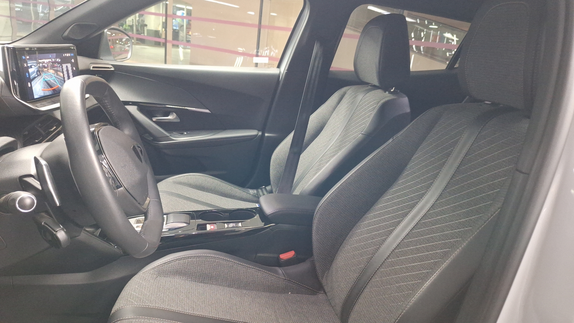 Peugeot 2008 — foto 14 de 15