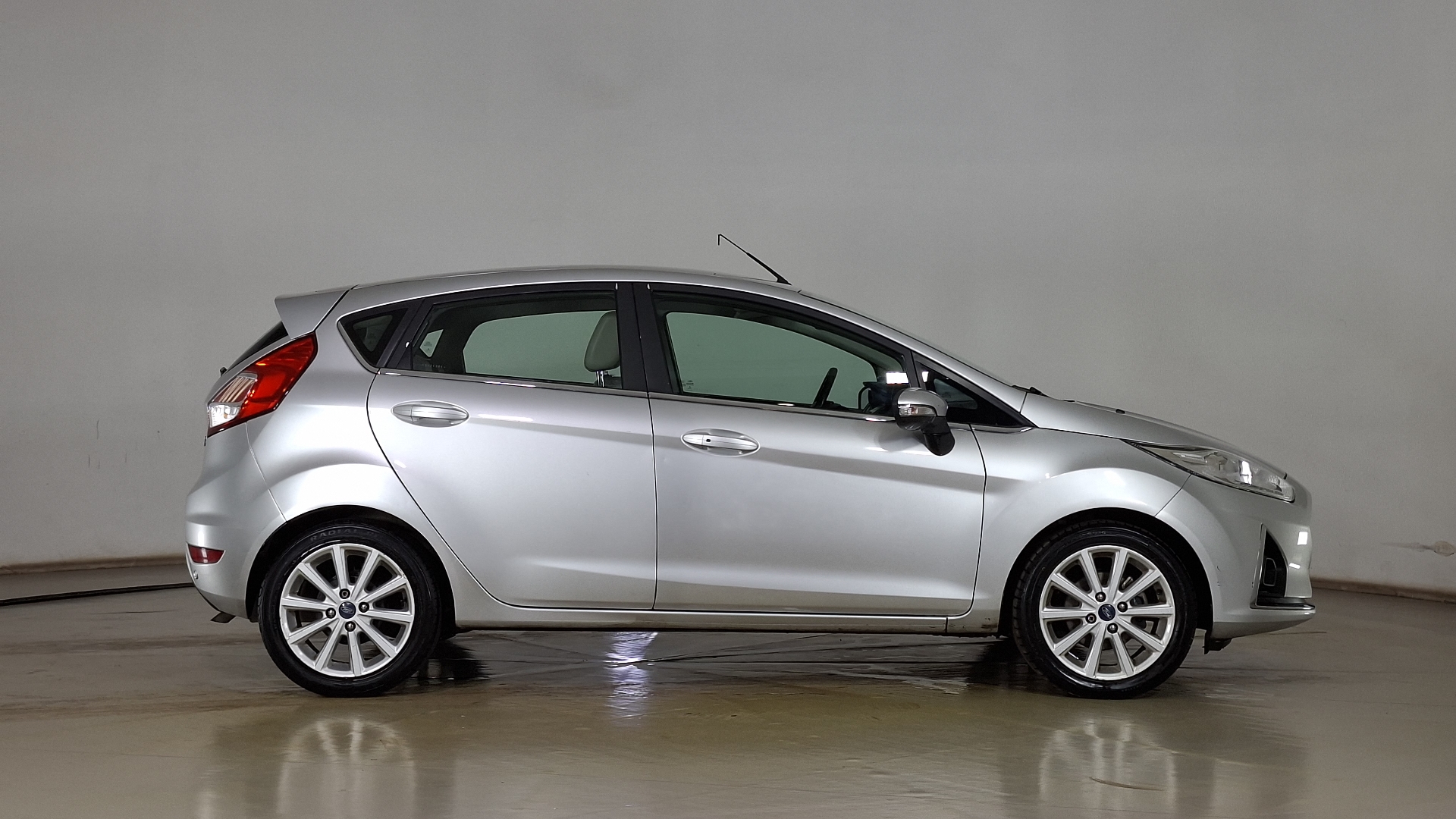 Ford Fiesta — foto 4 de 16