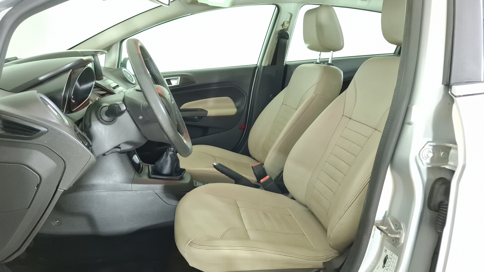 Ford Fiesta — foto 13 de 16