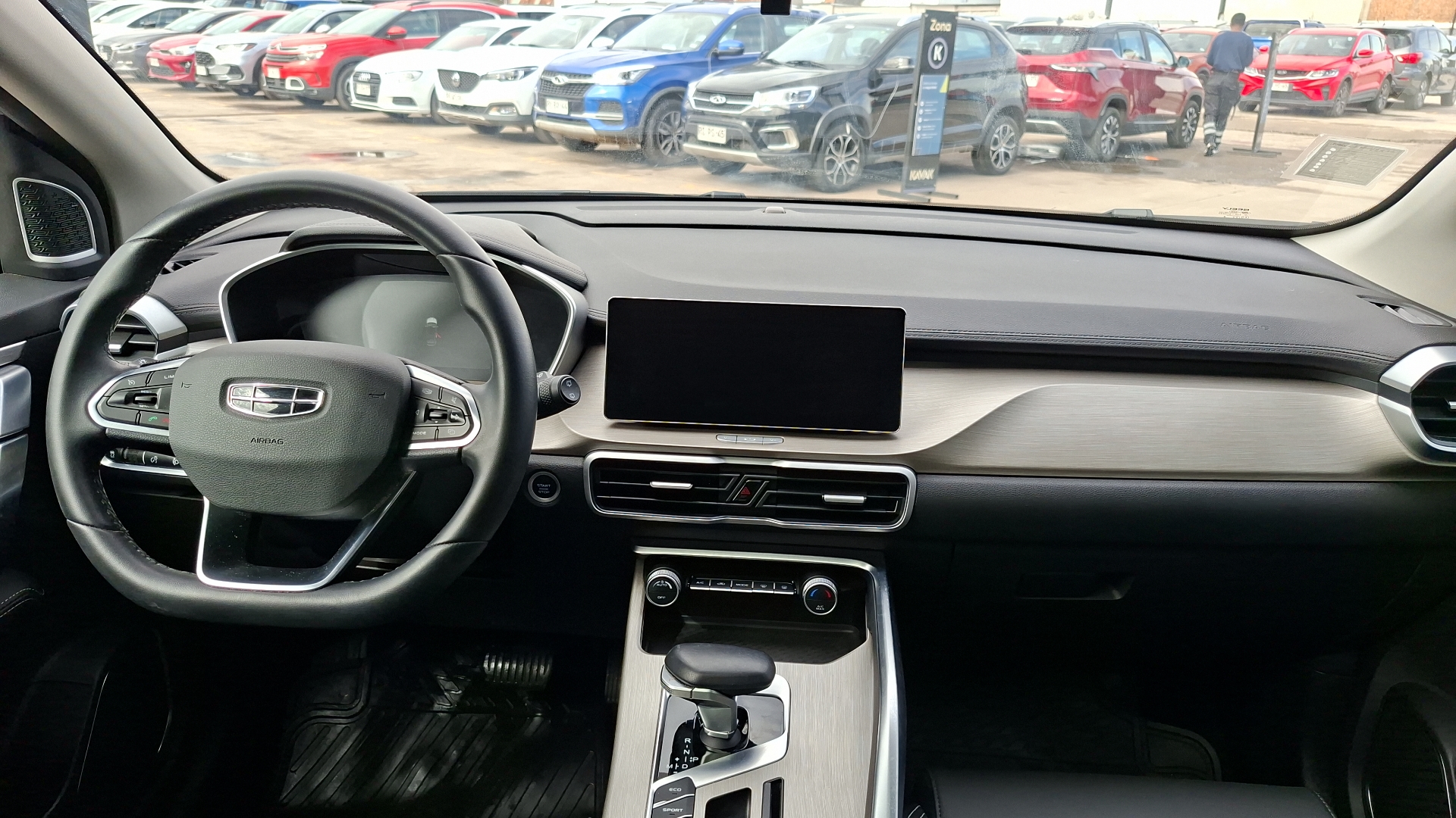 Geely Coolray — foto 6 de 16