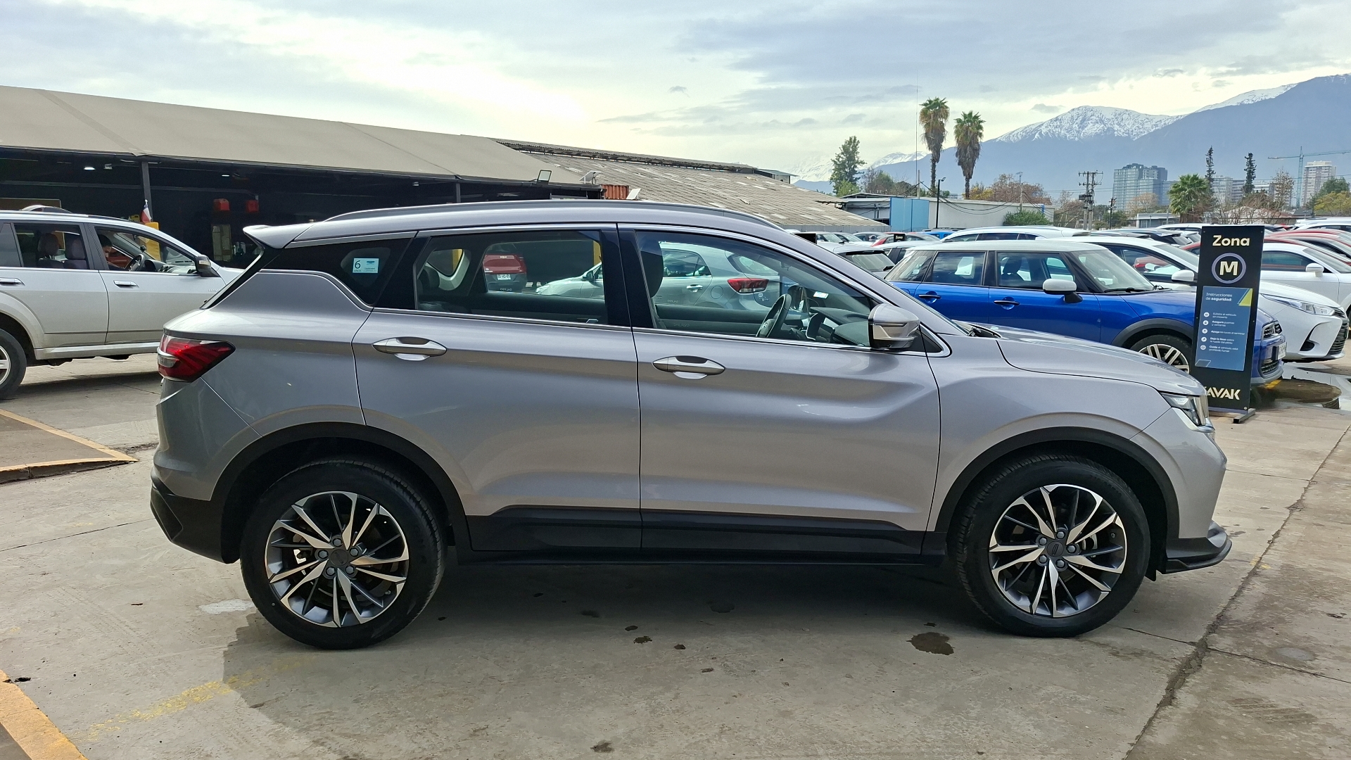 Geely Coolray — foto 5 de 16