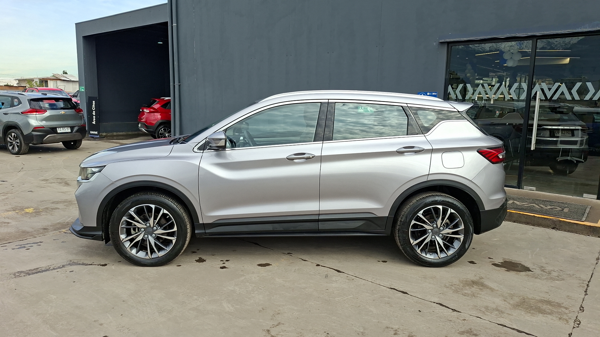 Geely Coolray — foto 2 de 16