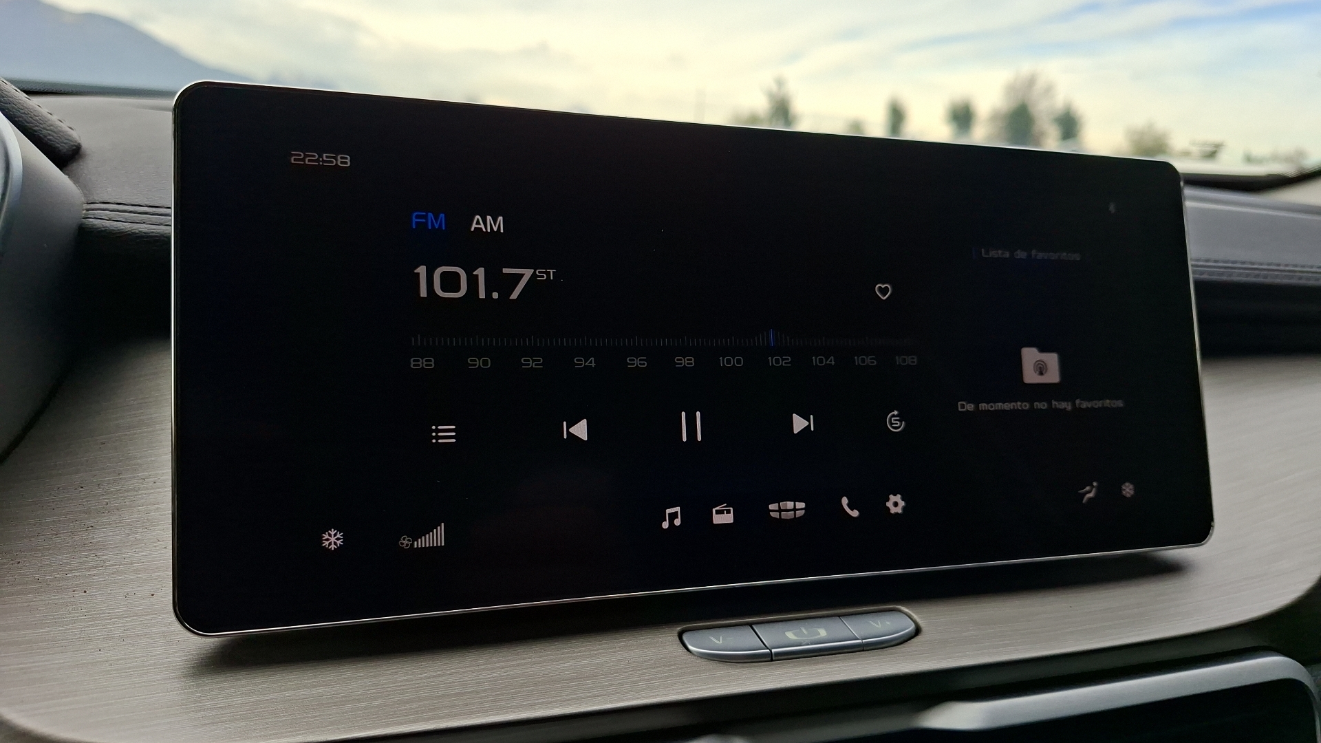 Geely Coolray — foto 10 de 16