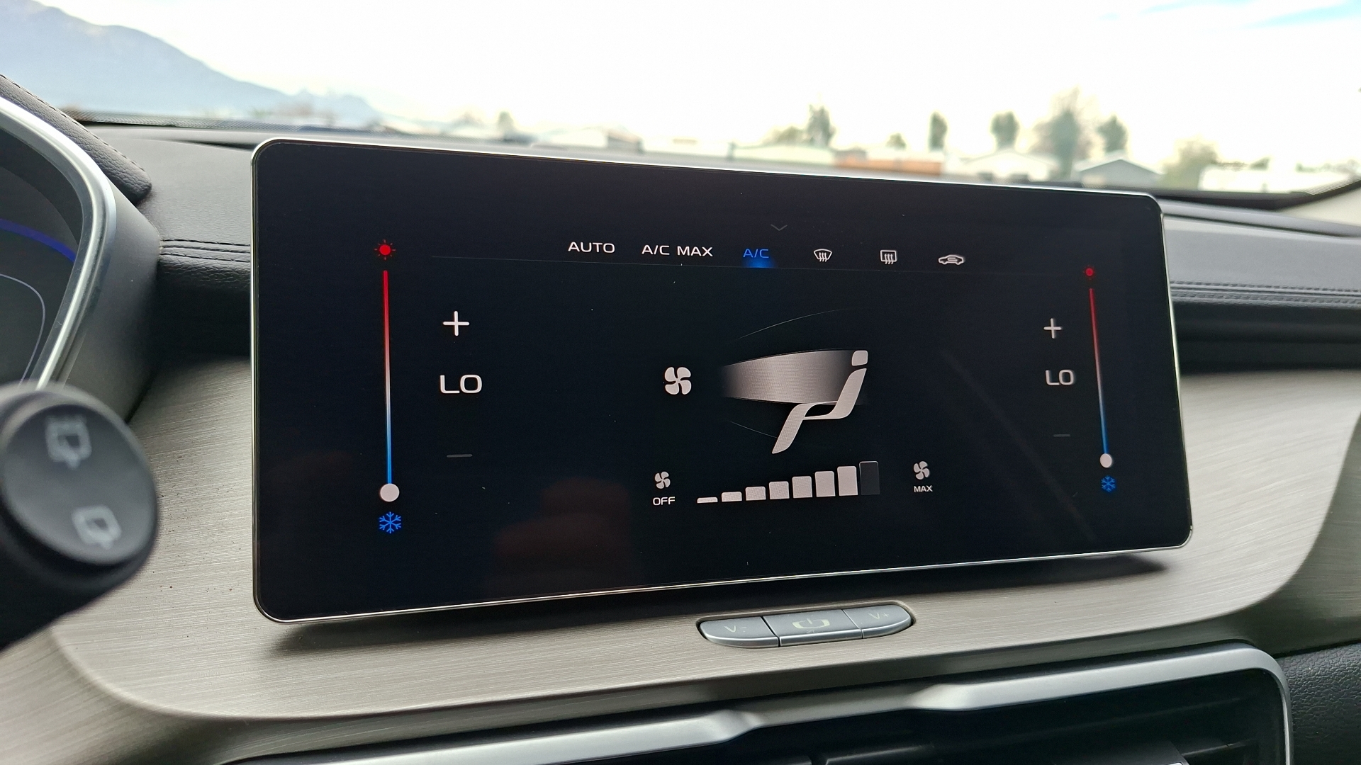 Geely Coolray — foto 16 de 16