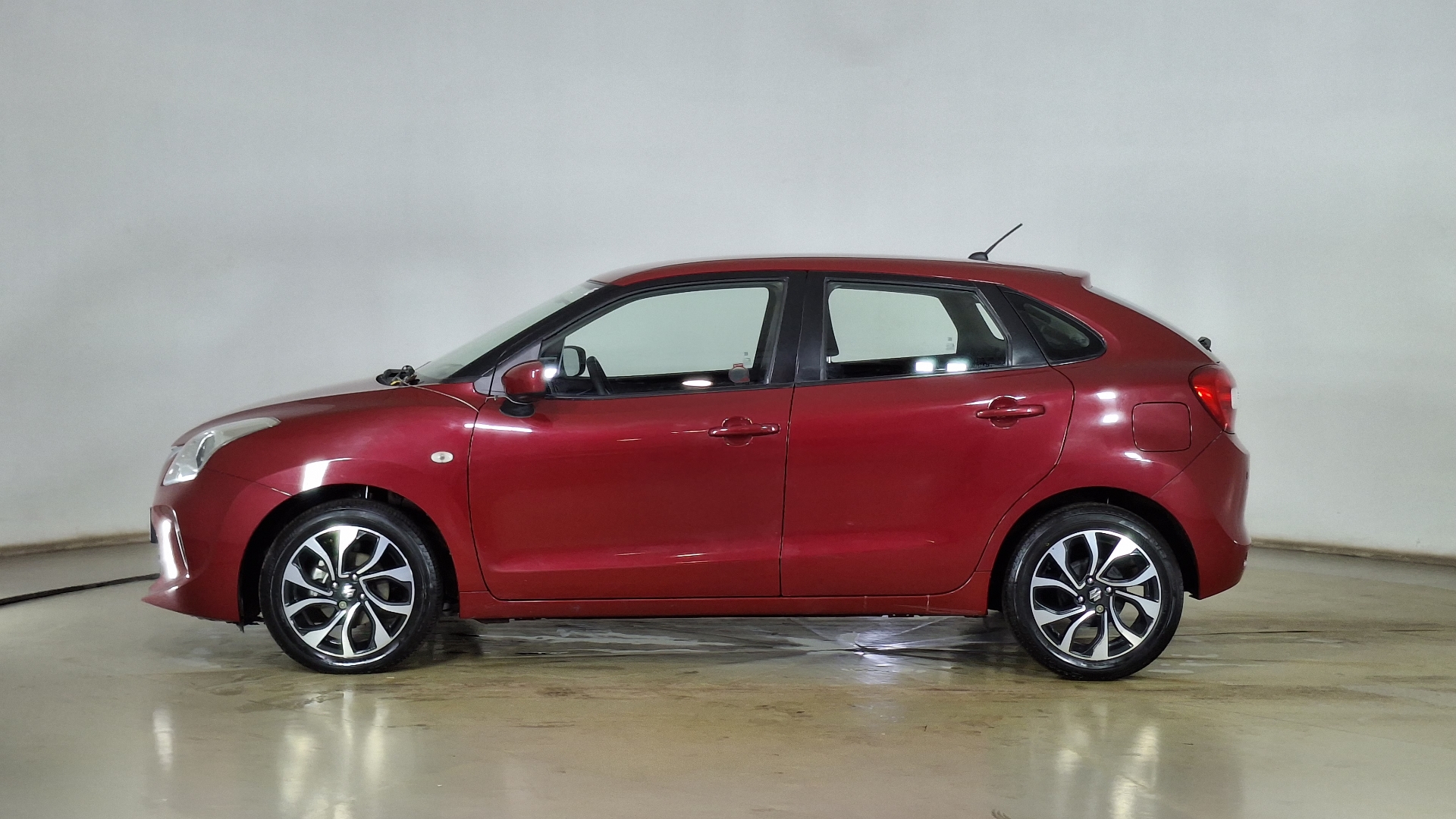 Suzuki Baleno — foto 7 de 15