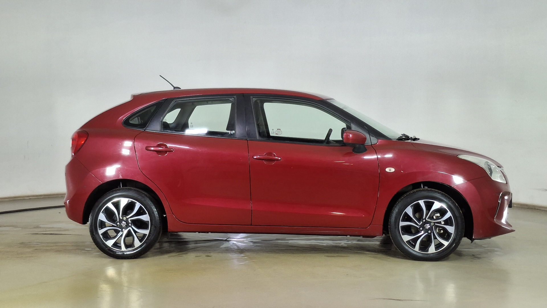 Suzuki Baleno — foto 4 de 15