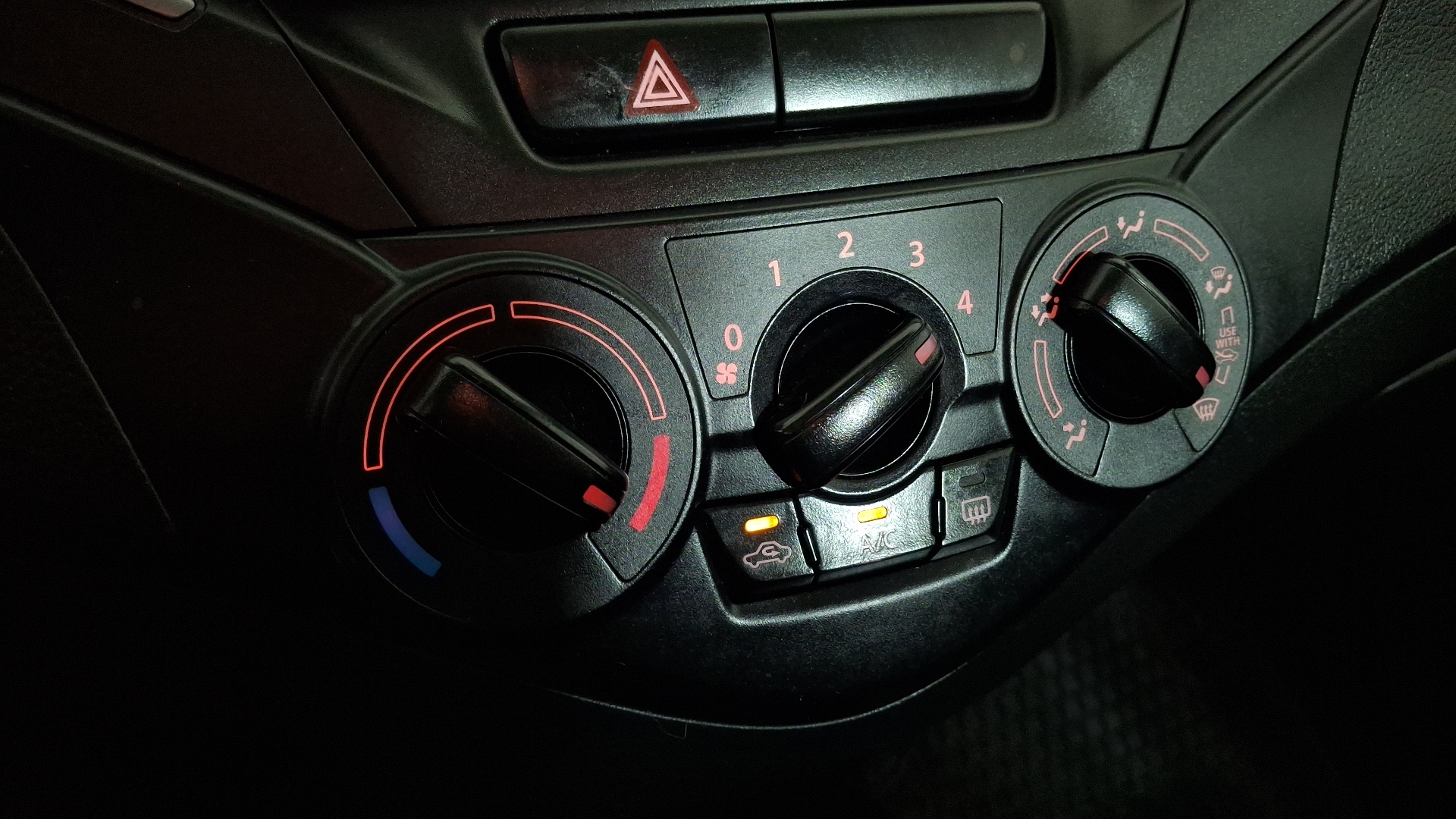 Suzuki Baleno — foto 14 de 15
