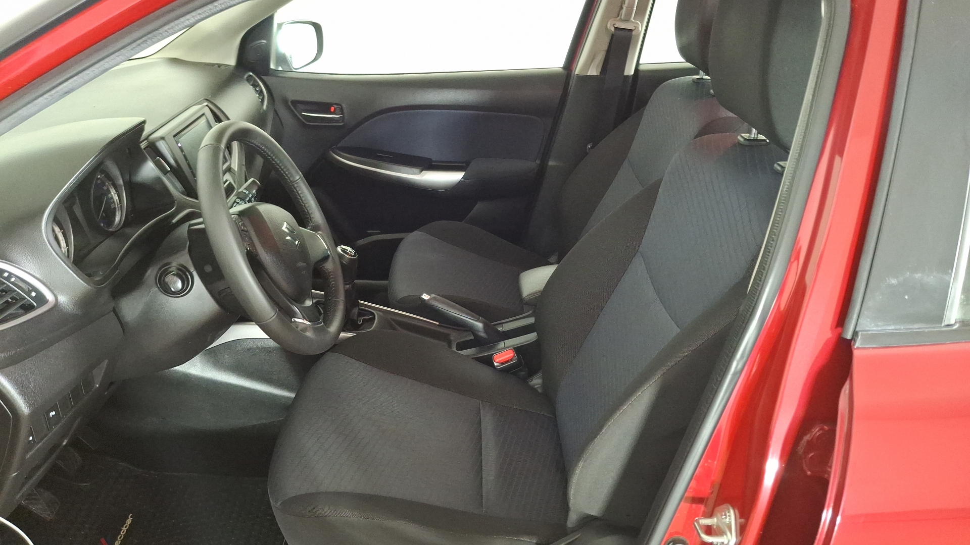 Suzuki Baleno — foto 12 de 15