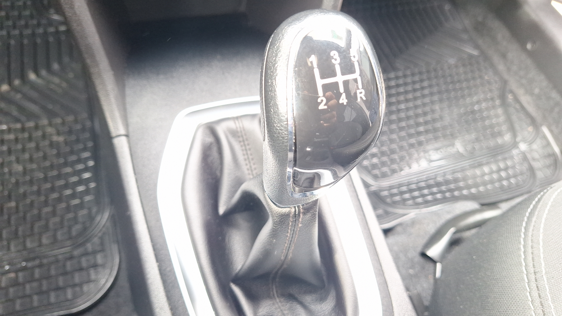 Chery Tiggo 2 — foto 11 de 14