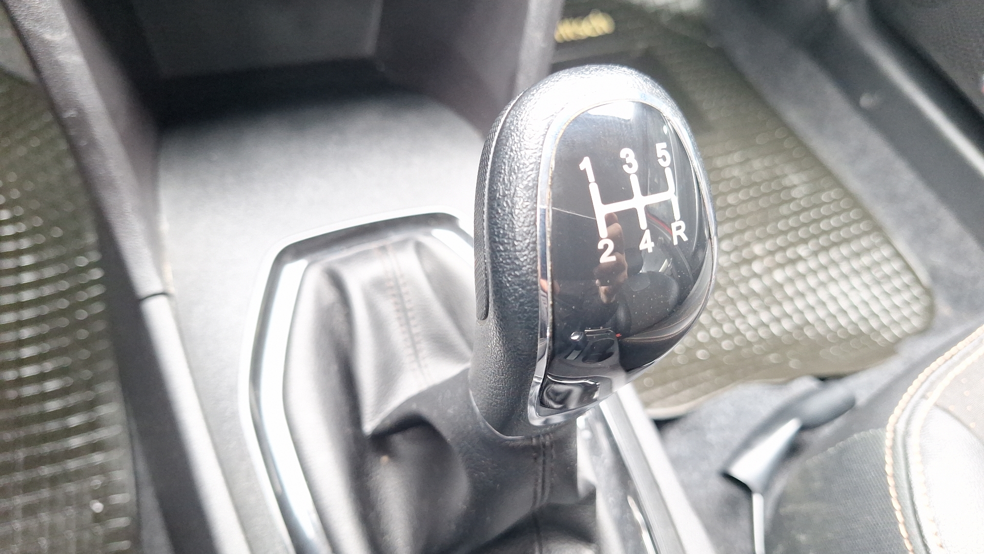 Chery Tiggo 2 — foto 11 de 15