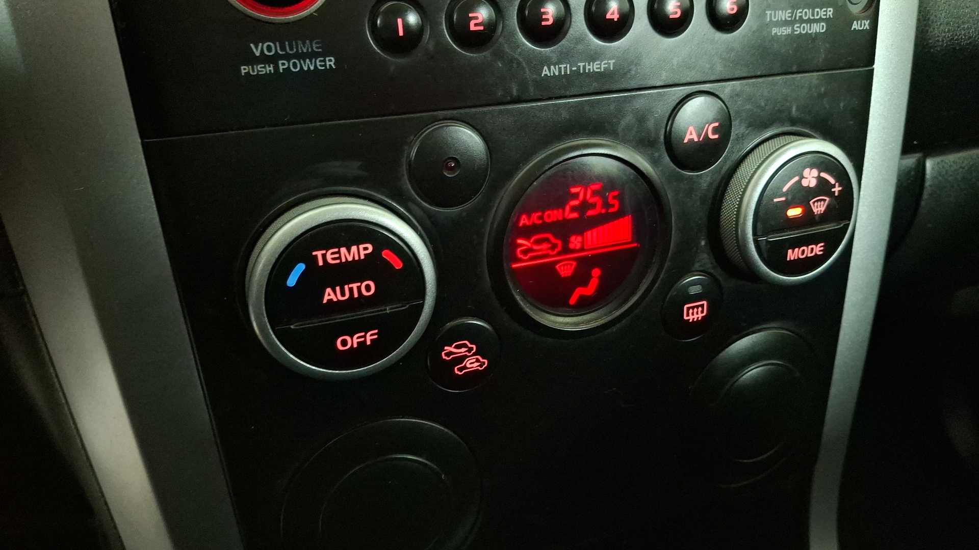 Suzuki Grandnomade — foto 14 de 15