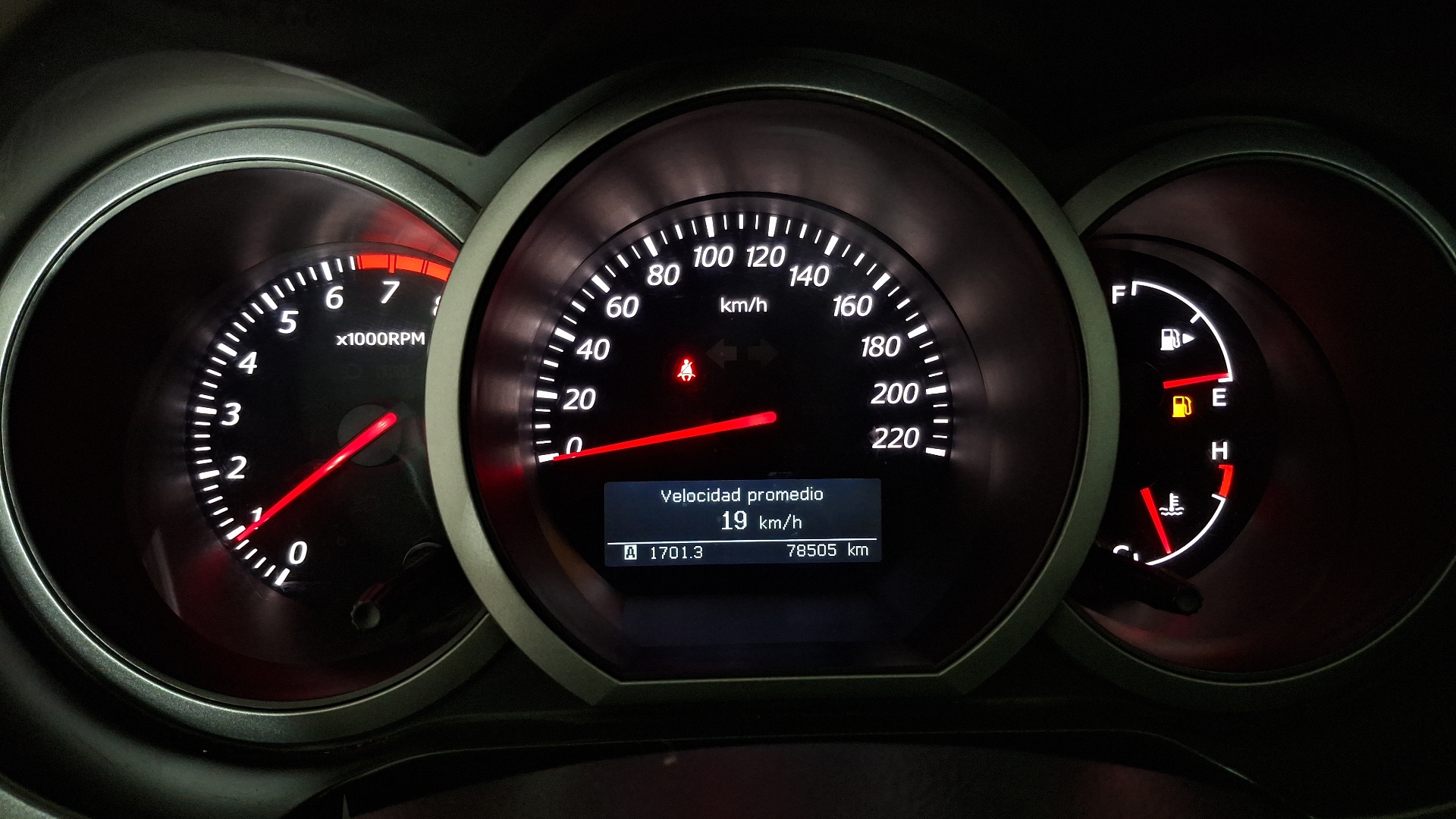 Suzuki Grandnomade — foto 9 de 15