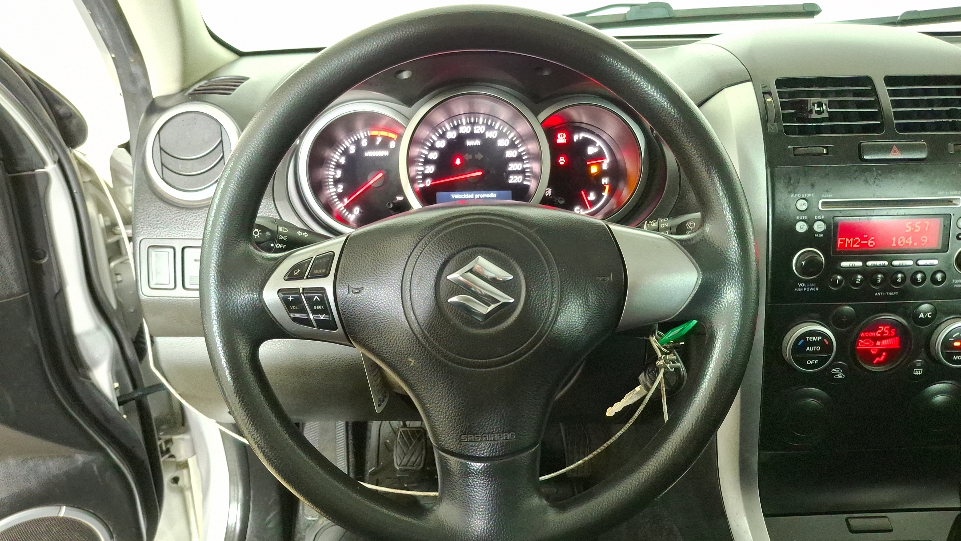 Suzuki Grandnomade — foto 8 de 15