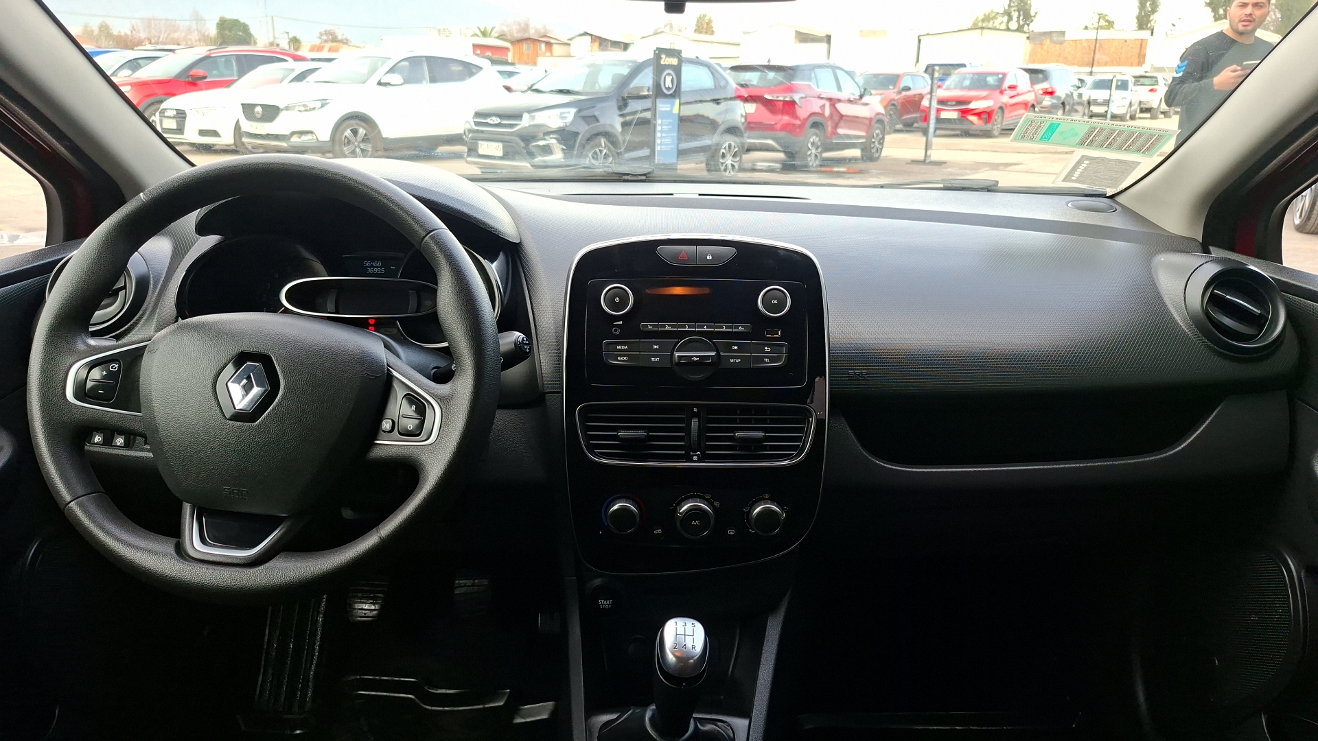 Renault Clio — foto 6 de 14
