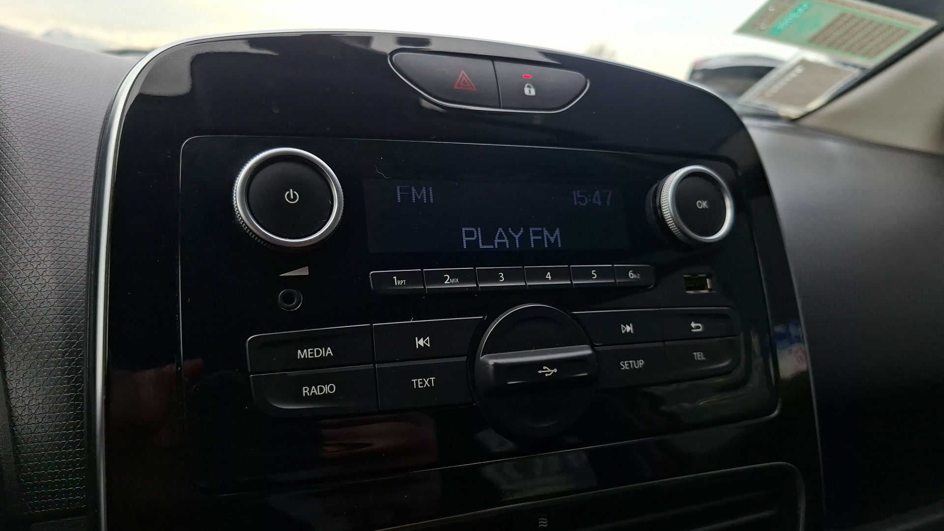 Renault Clio — foto 10 de 14