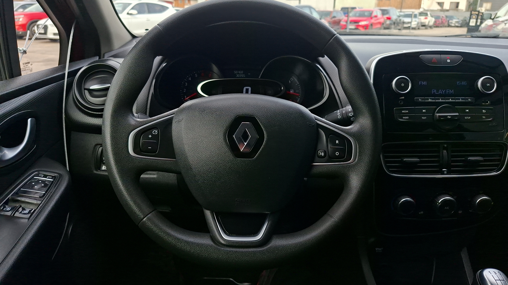 Renault Clio — foto 8 de 14