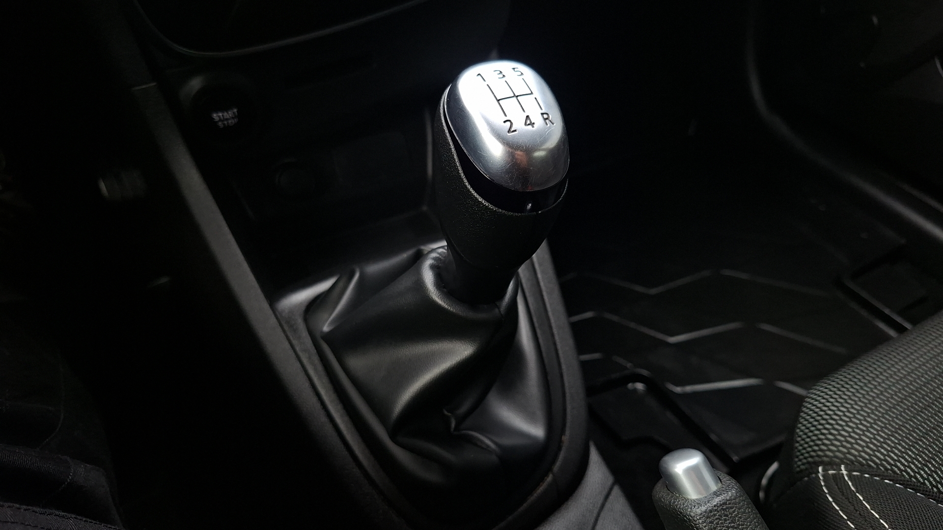 Renault Clio — foto 11 de 14