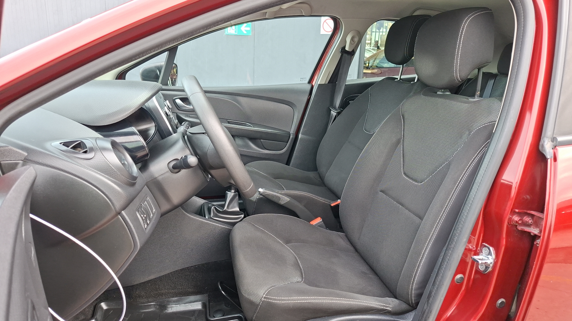 Renault Clio — foto 12 de 14