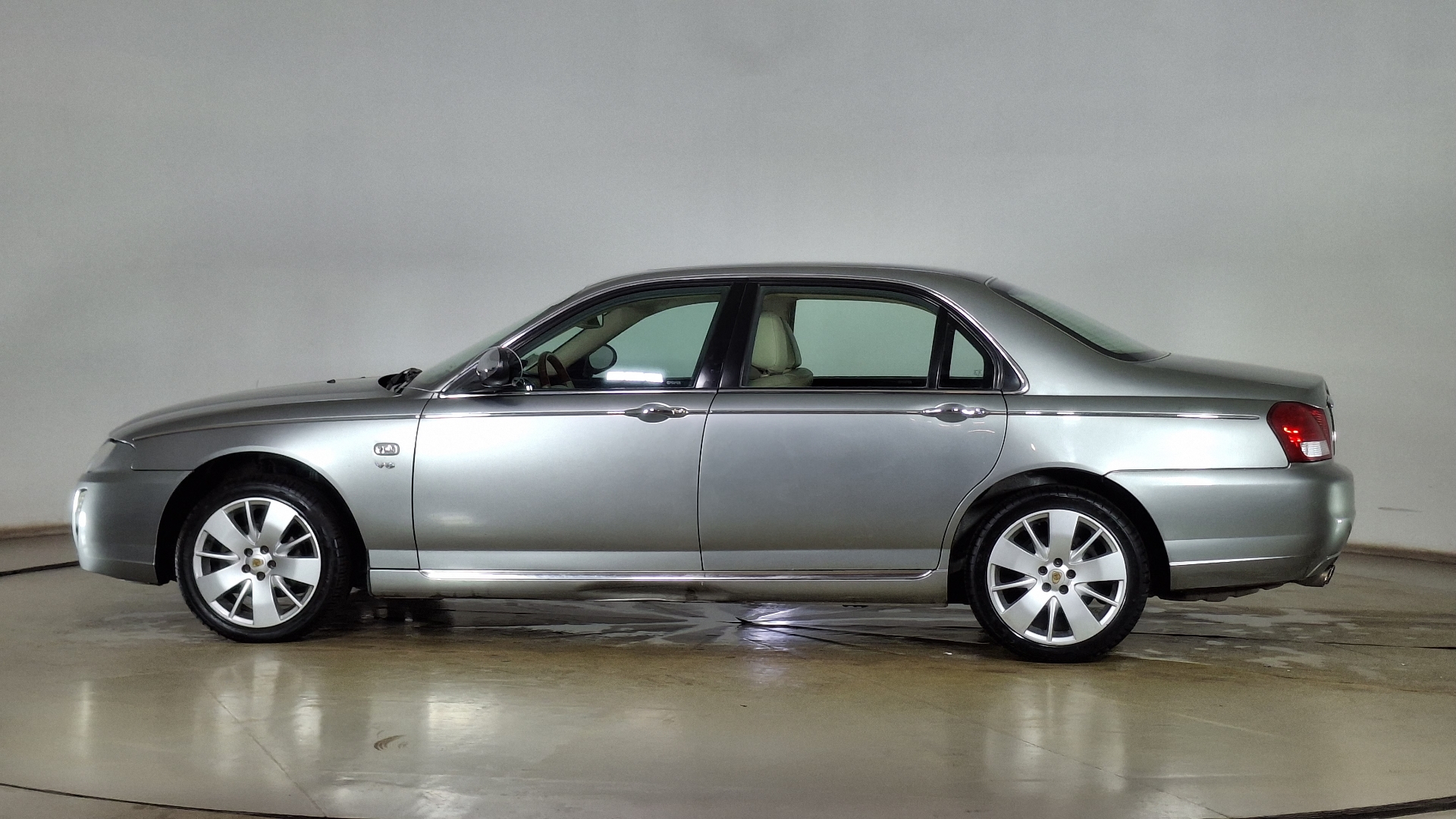 MG 750 — foto 7 de 16
