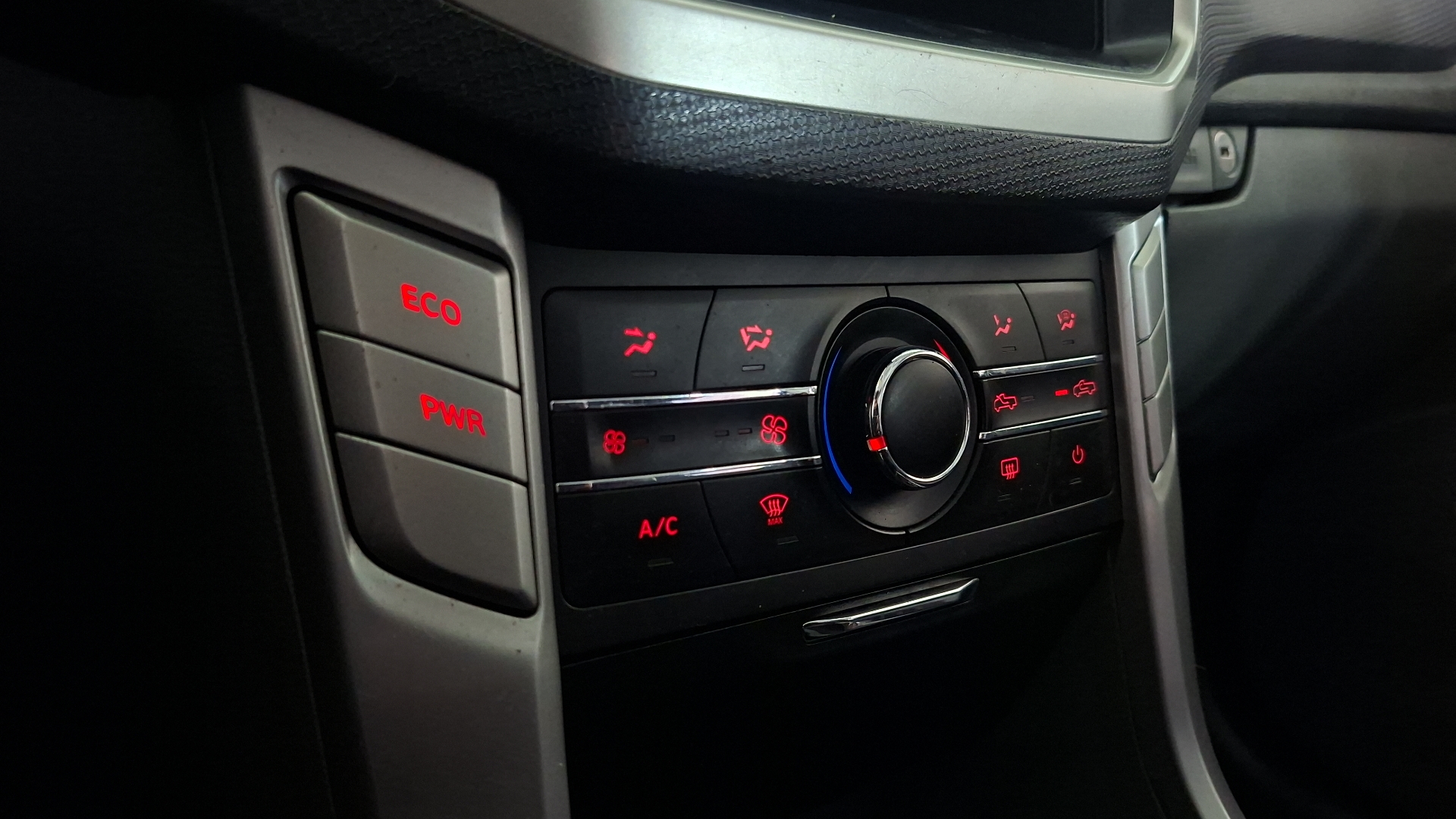 Maxus T60 — foto 14 de 15