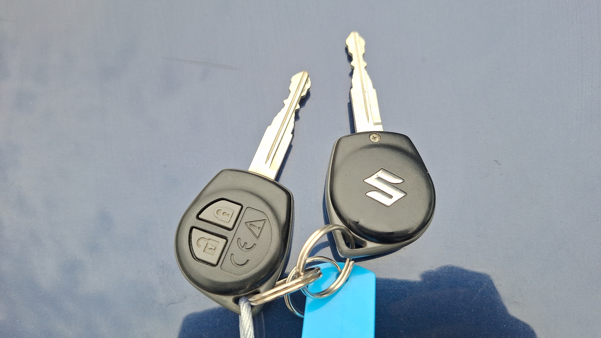 Suzuki Swift — foto 7 de 14