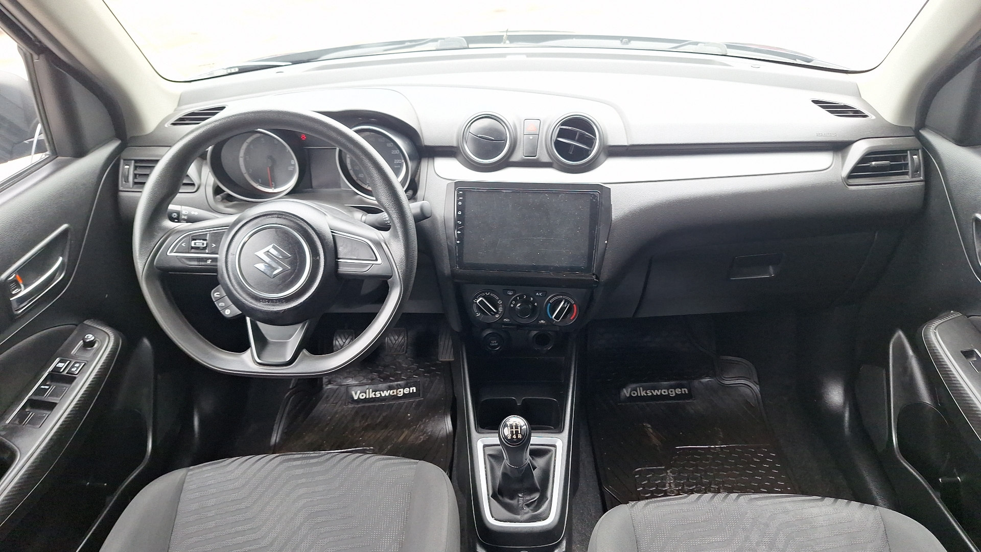 Suzuki Swift — foto 6 de 14