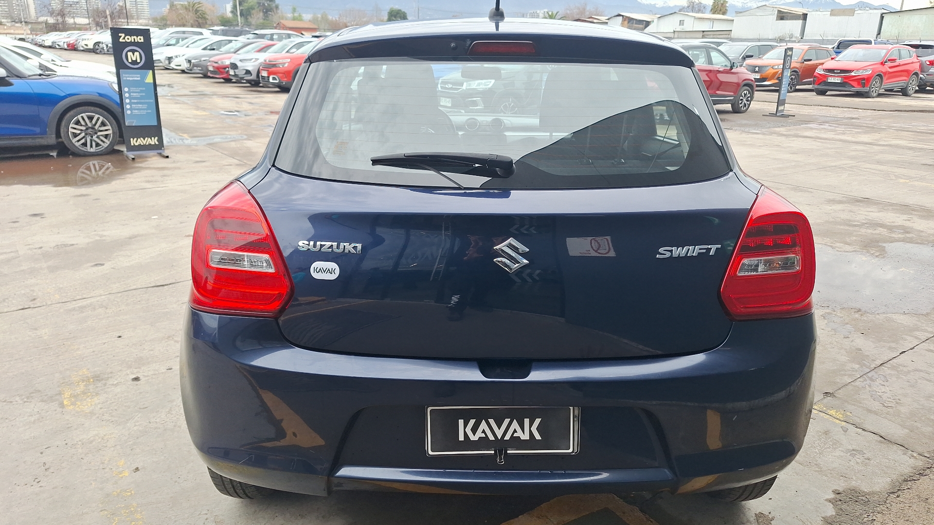 Suzuki Swift — foto 3 de 14