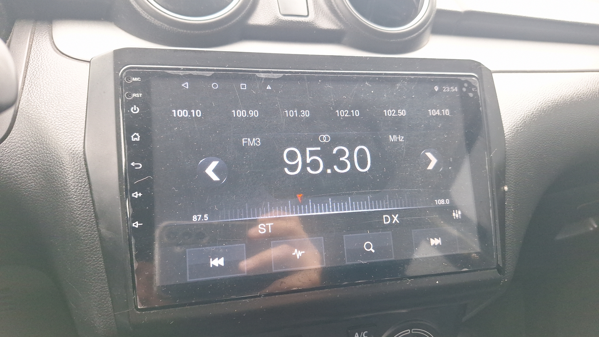 Suzuki Swift — foto 10 de 14