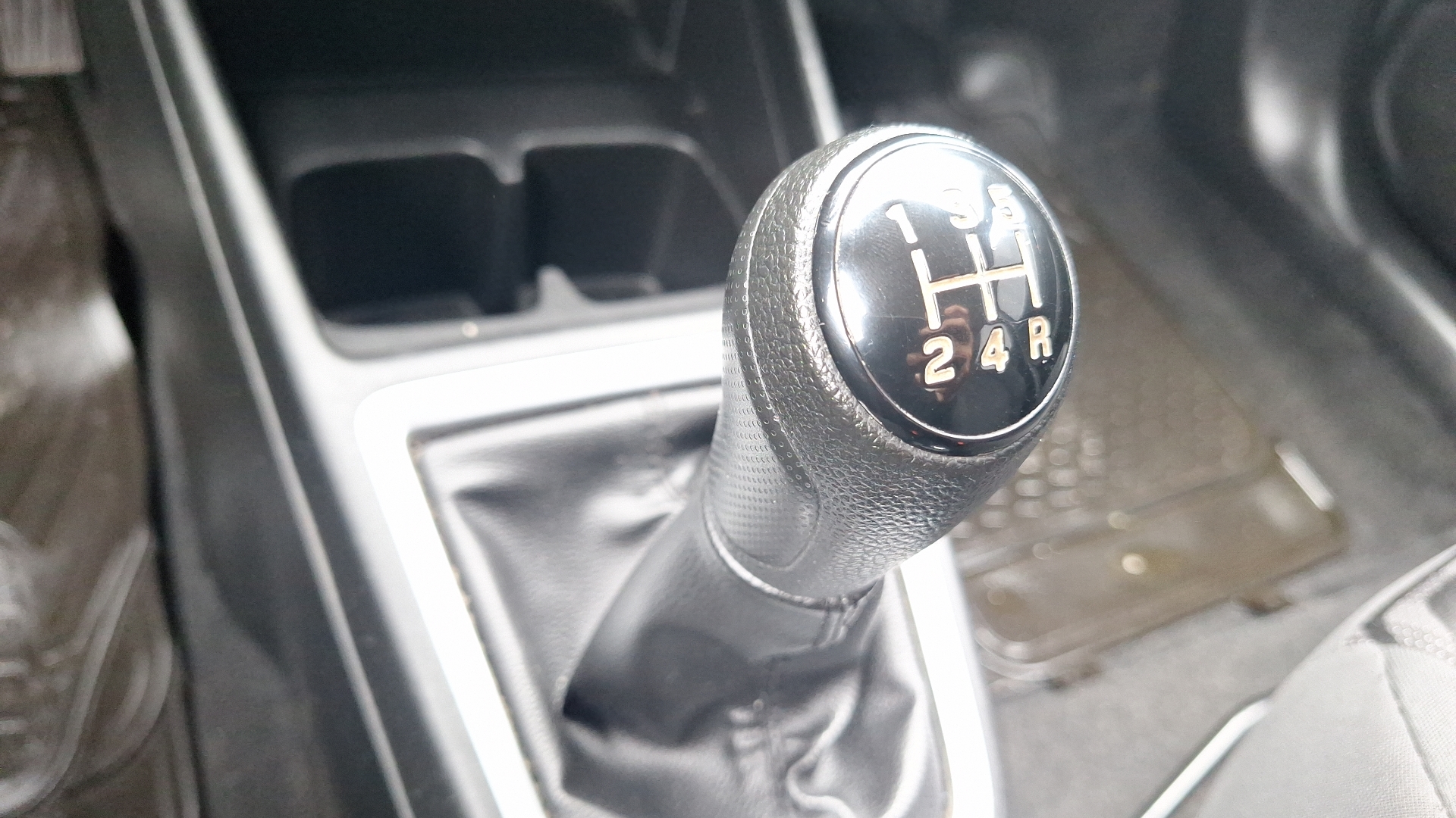 Suzuki Swift — foto 11 de 14