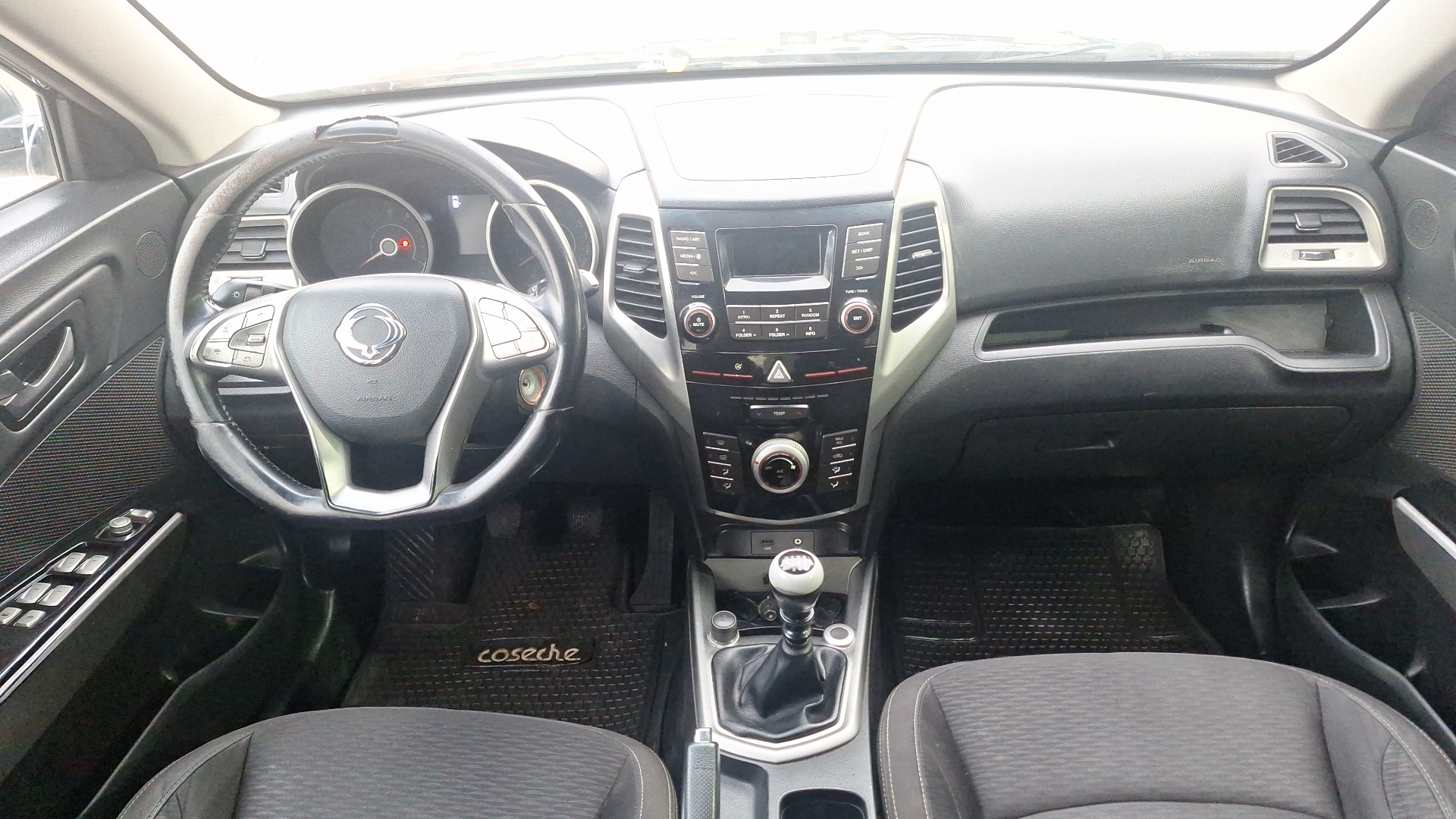 SsangYong Tivoli — foto 6 de 14