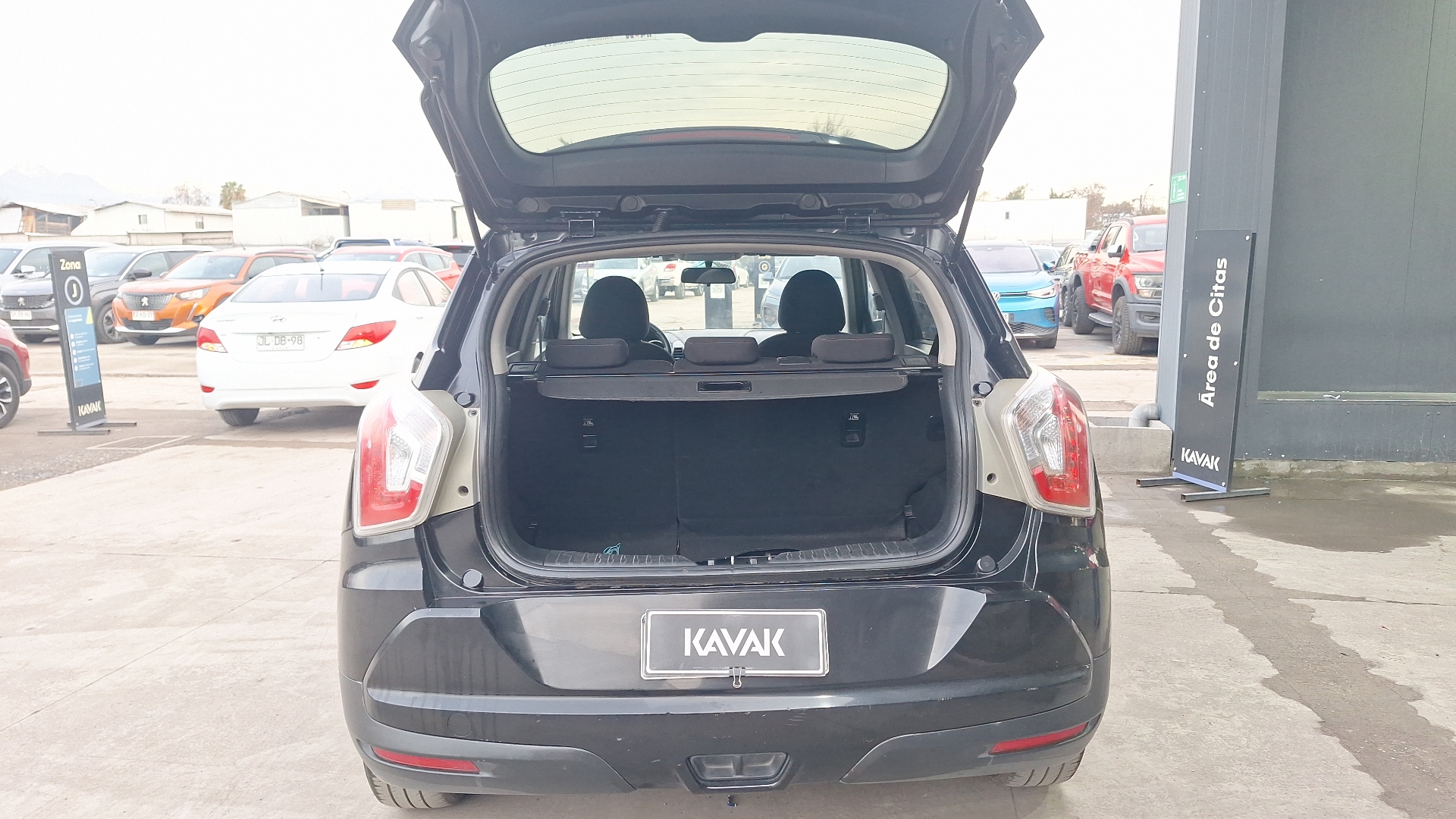 SsangYong Tivoli — foto 4 de 14