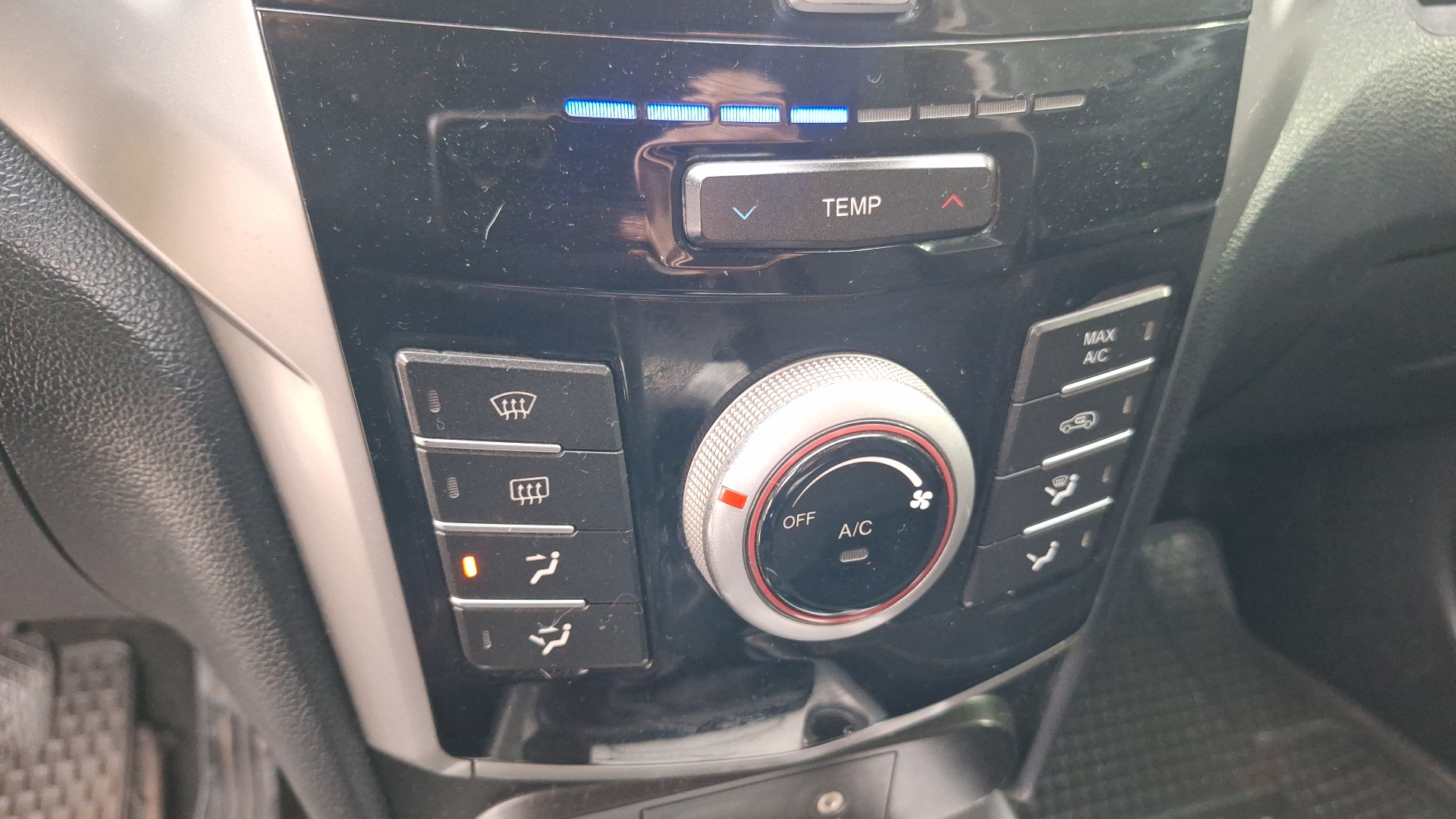 SsangYong Tivoli — foto 14 de 14