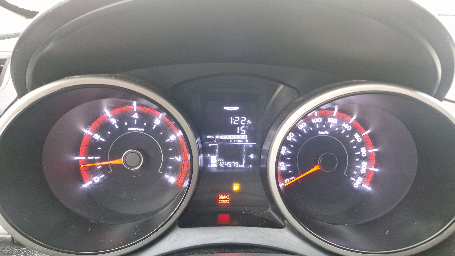 SsangYong Tivoli — foto 9 de 14