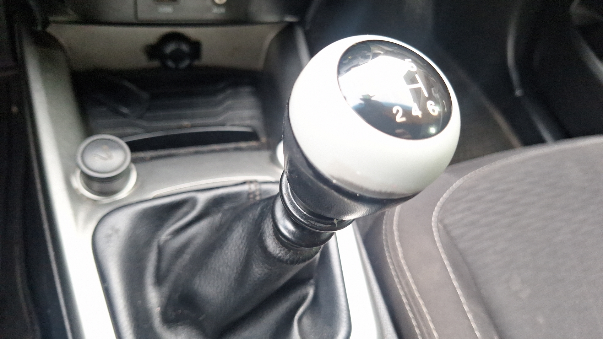 SsangYong Tivoli — foto 11 de 14