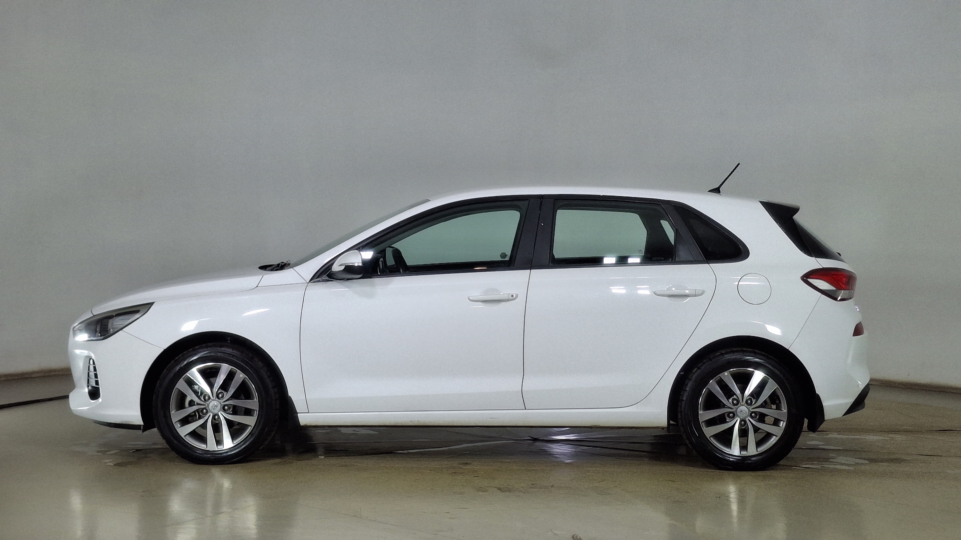 Hyundai I30 — foto 7 de 16