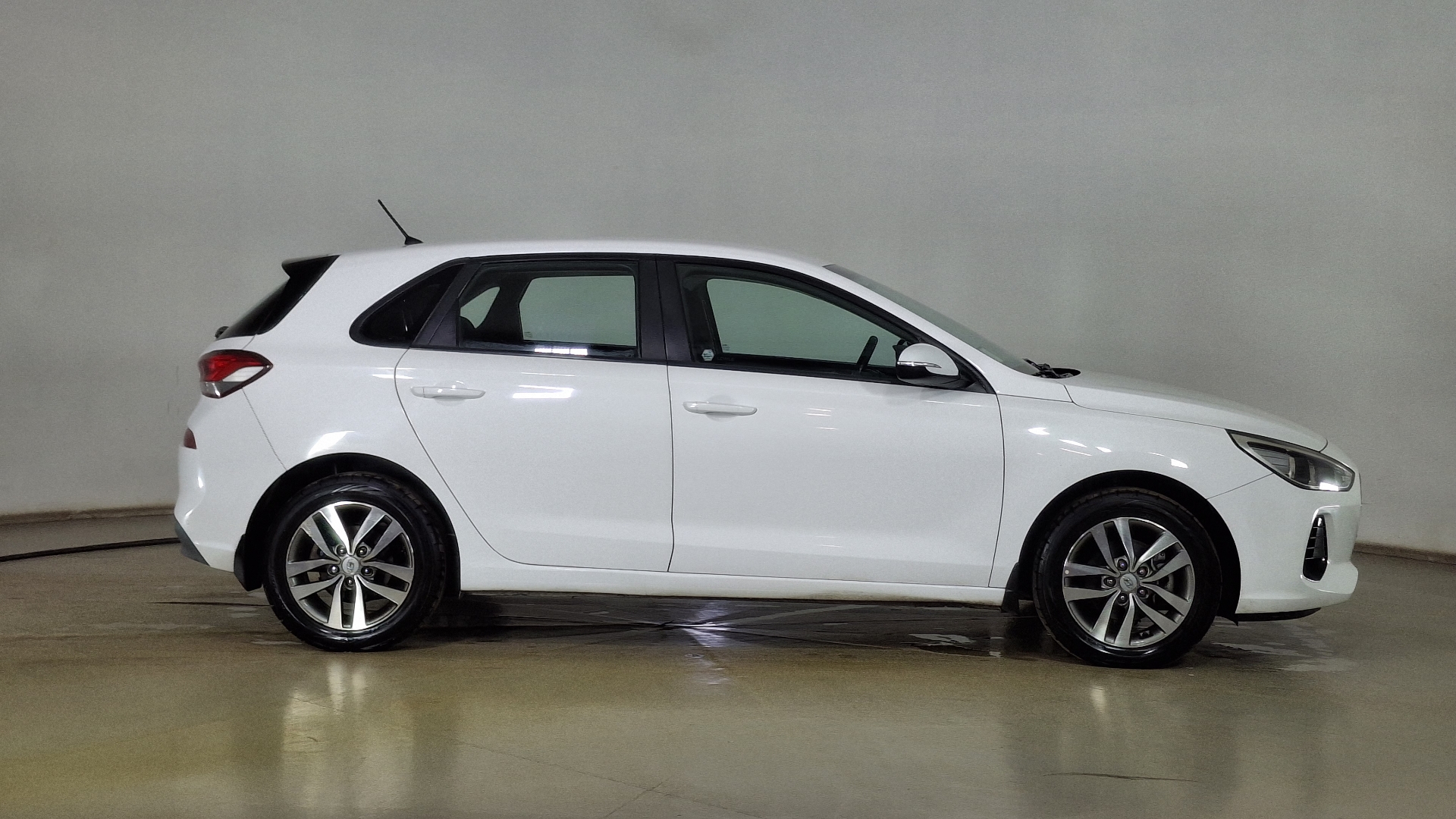 Hyundai I30 — foto 4 de 16