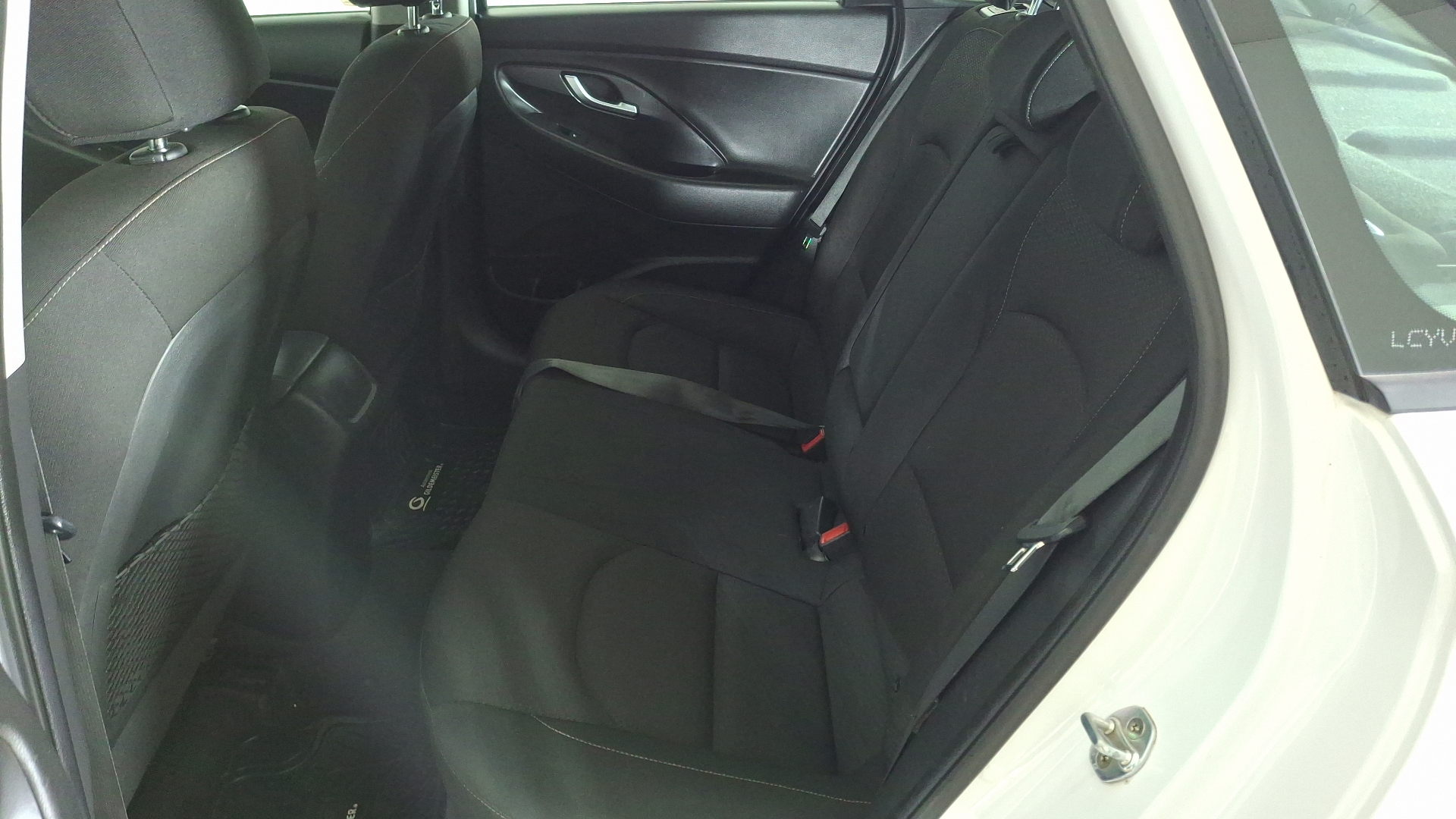 Hyundai I30 — foto 14 de 16