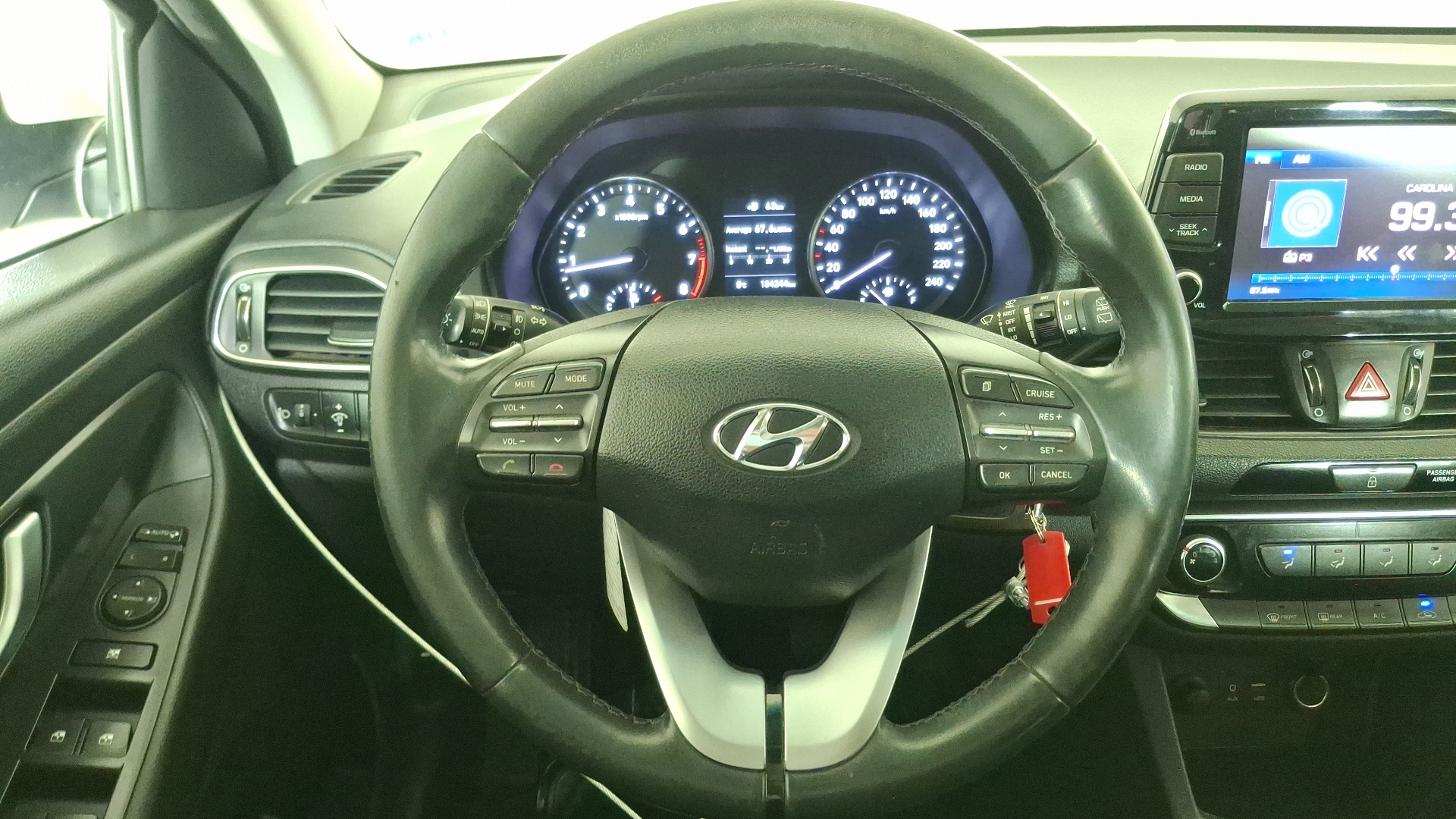 Hyundai I30 — foto 8 de 16