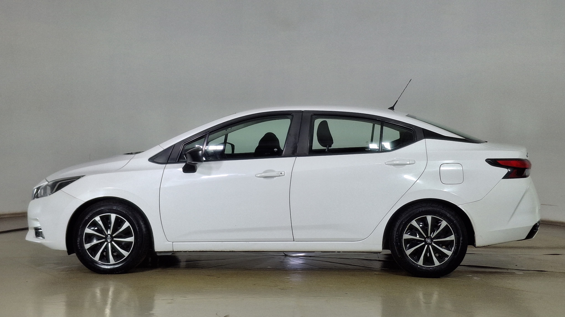 Nissan Versa — foto 7 de 15
