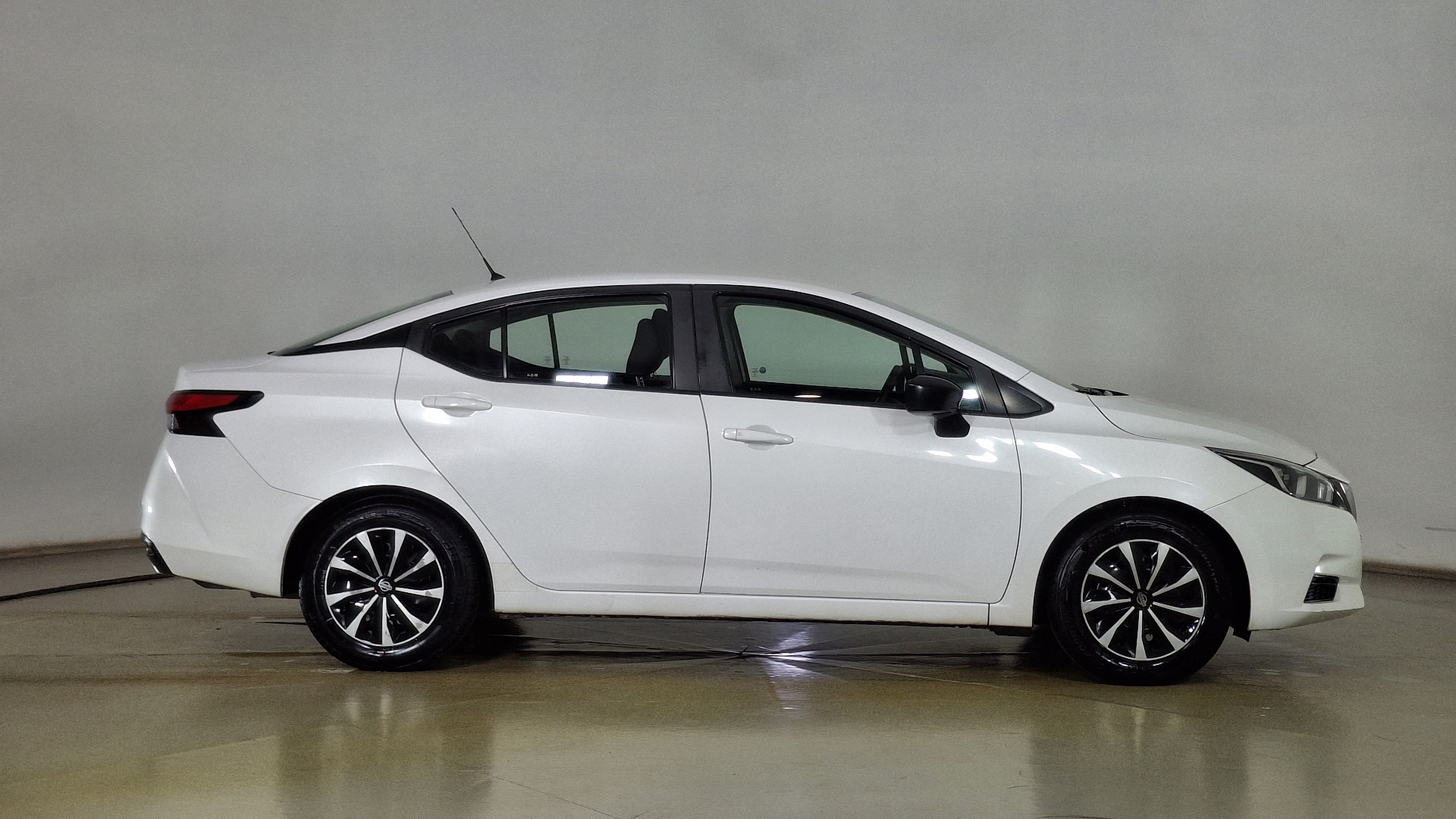Nissan Versa — foto 4 de 15