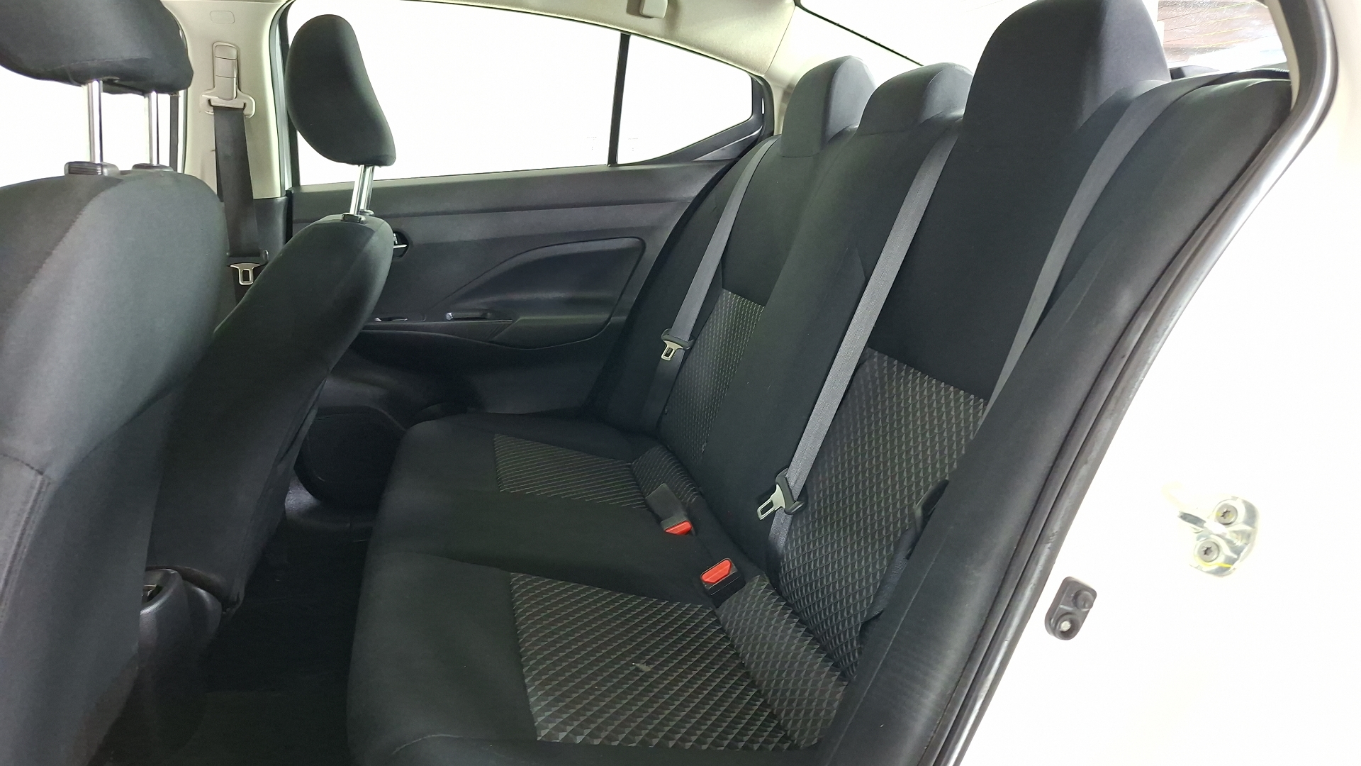 Nissan Versa — foto 13 de 15