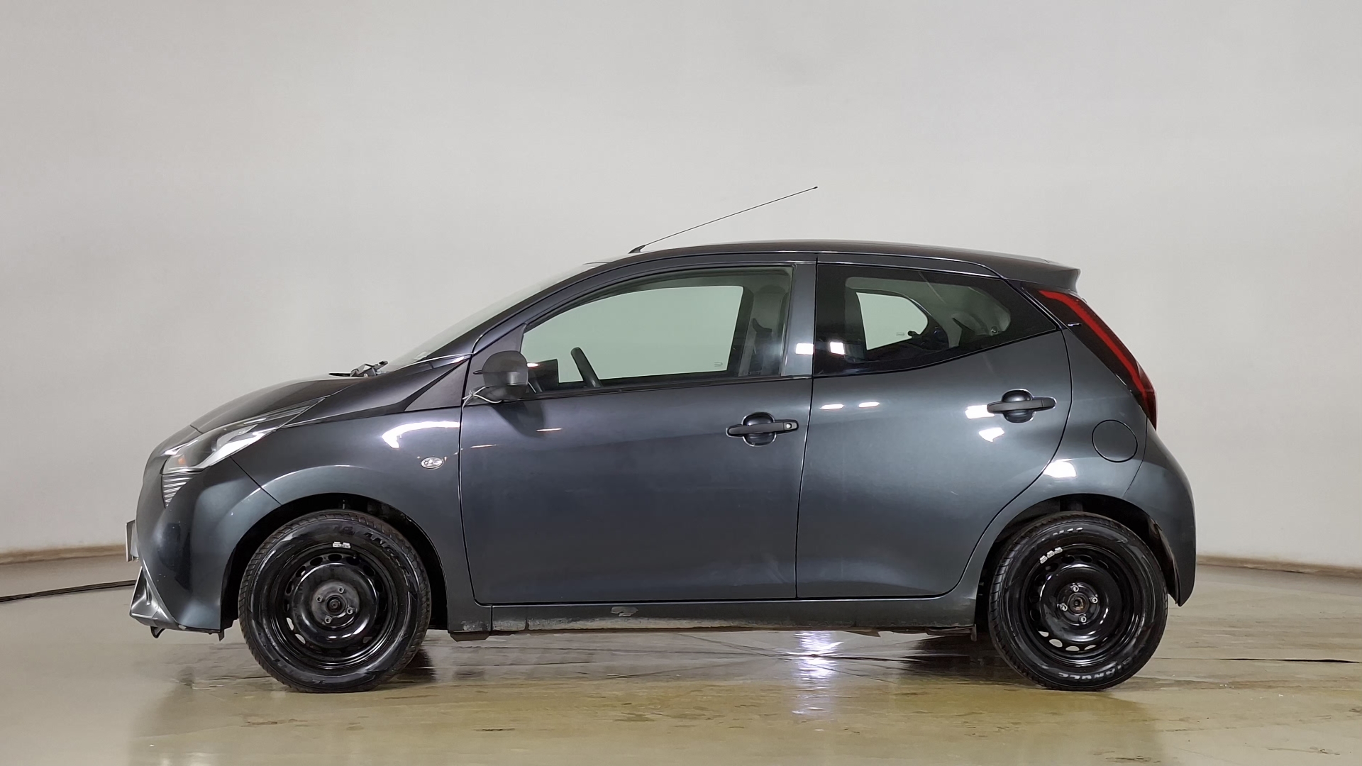 Toyota Aygo — foto 7 de 16