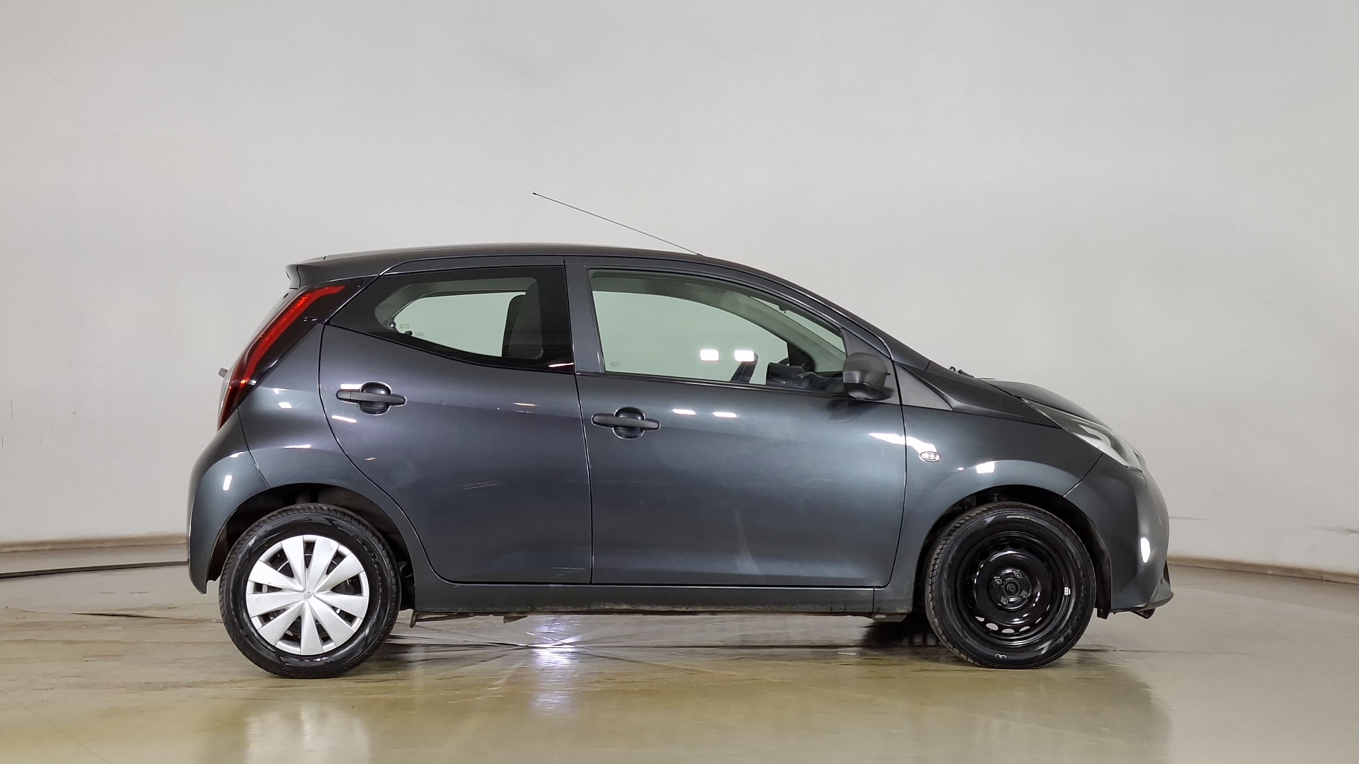 Toyota Aygo — foto 4 de 16