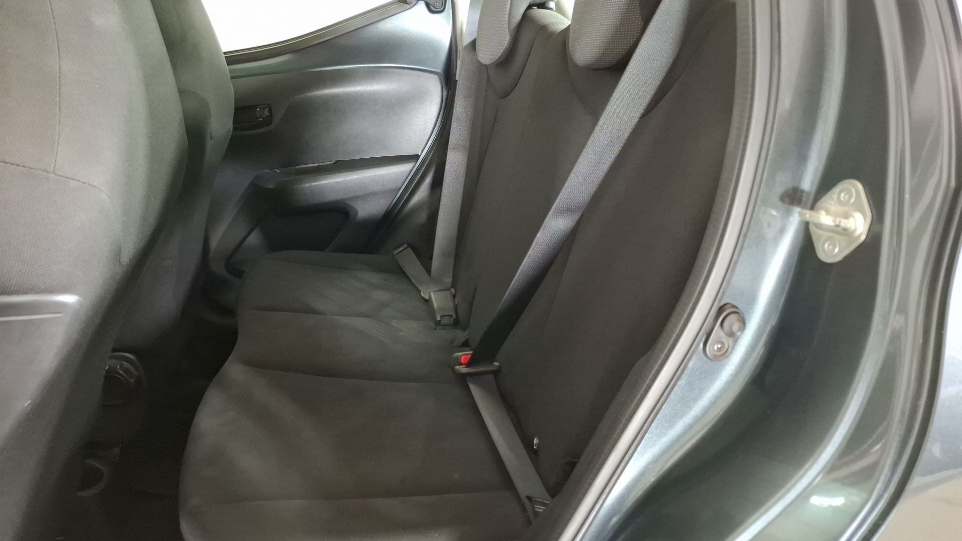 Toyota Aygo — foto 14 de 16