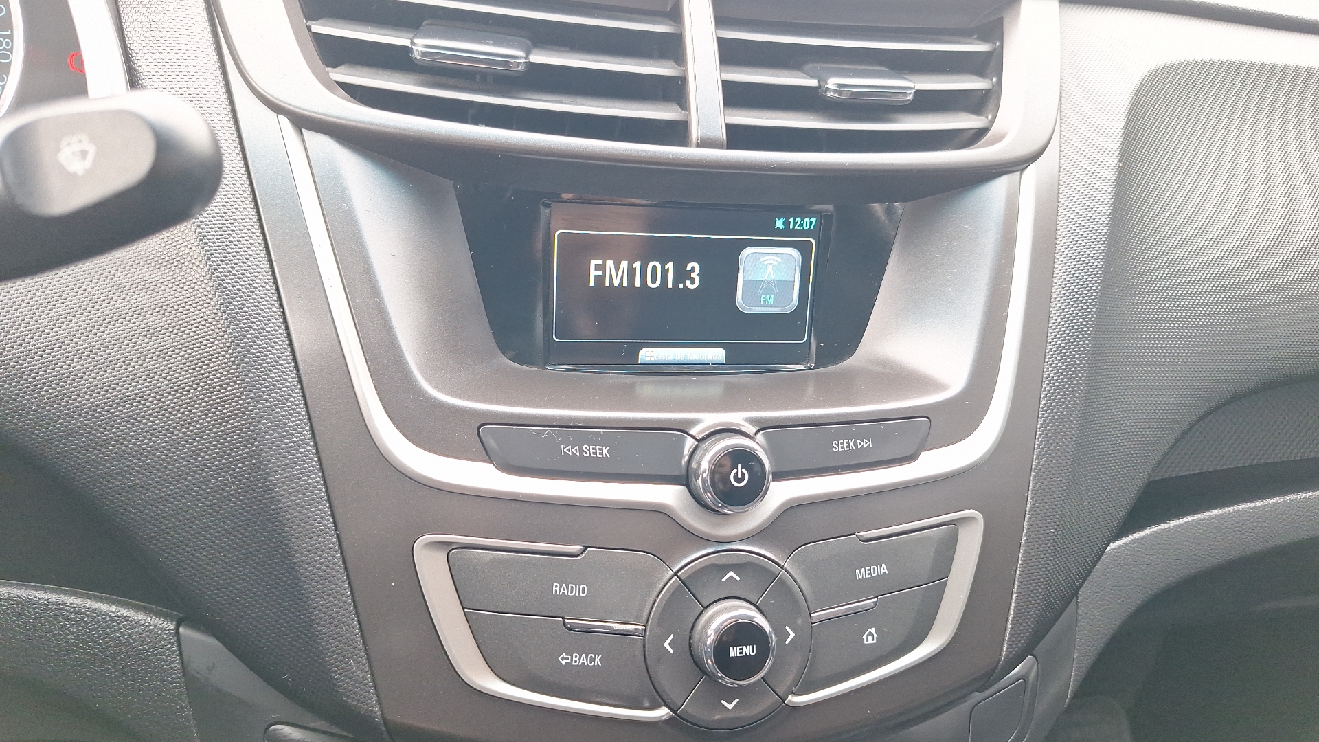 Chevrolet Sail — foto 10 de 14