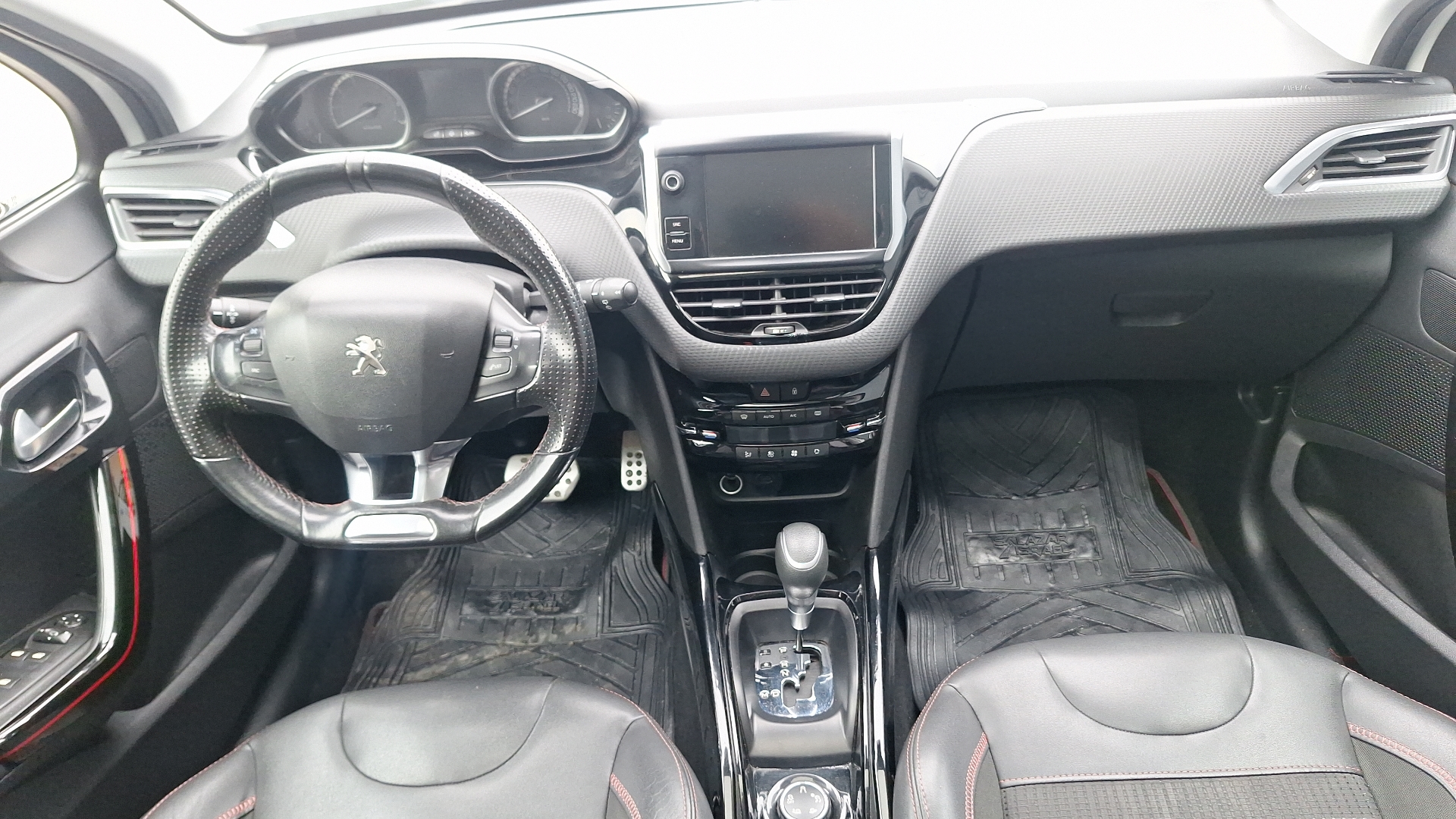 Peugeot 2008 — foto 6 de 16