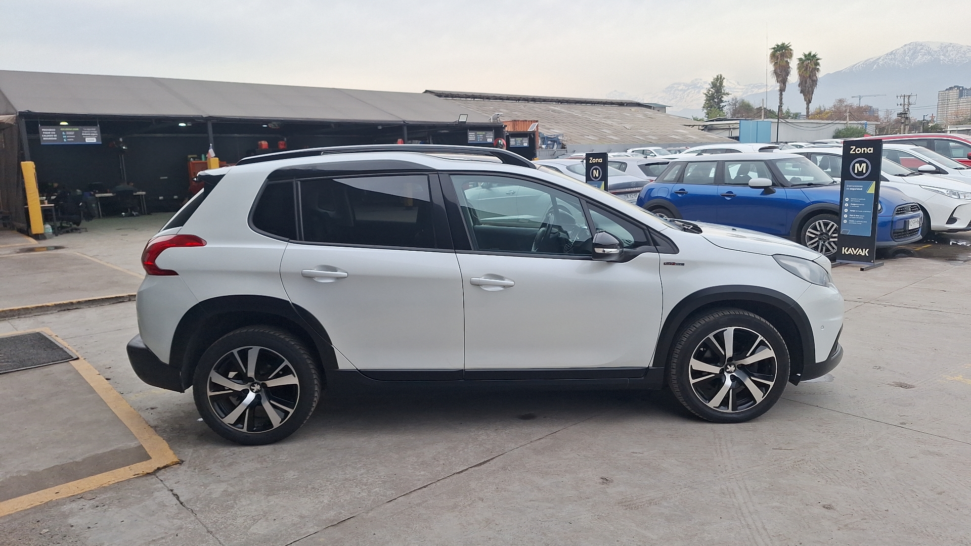 Peugeot 2008 — foto 5 de 16