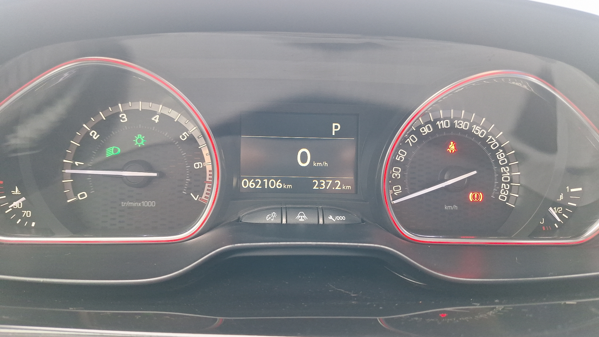 Peugeot 2008 — foto 9 de 16